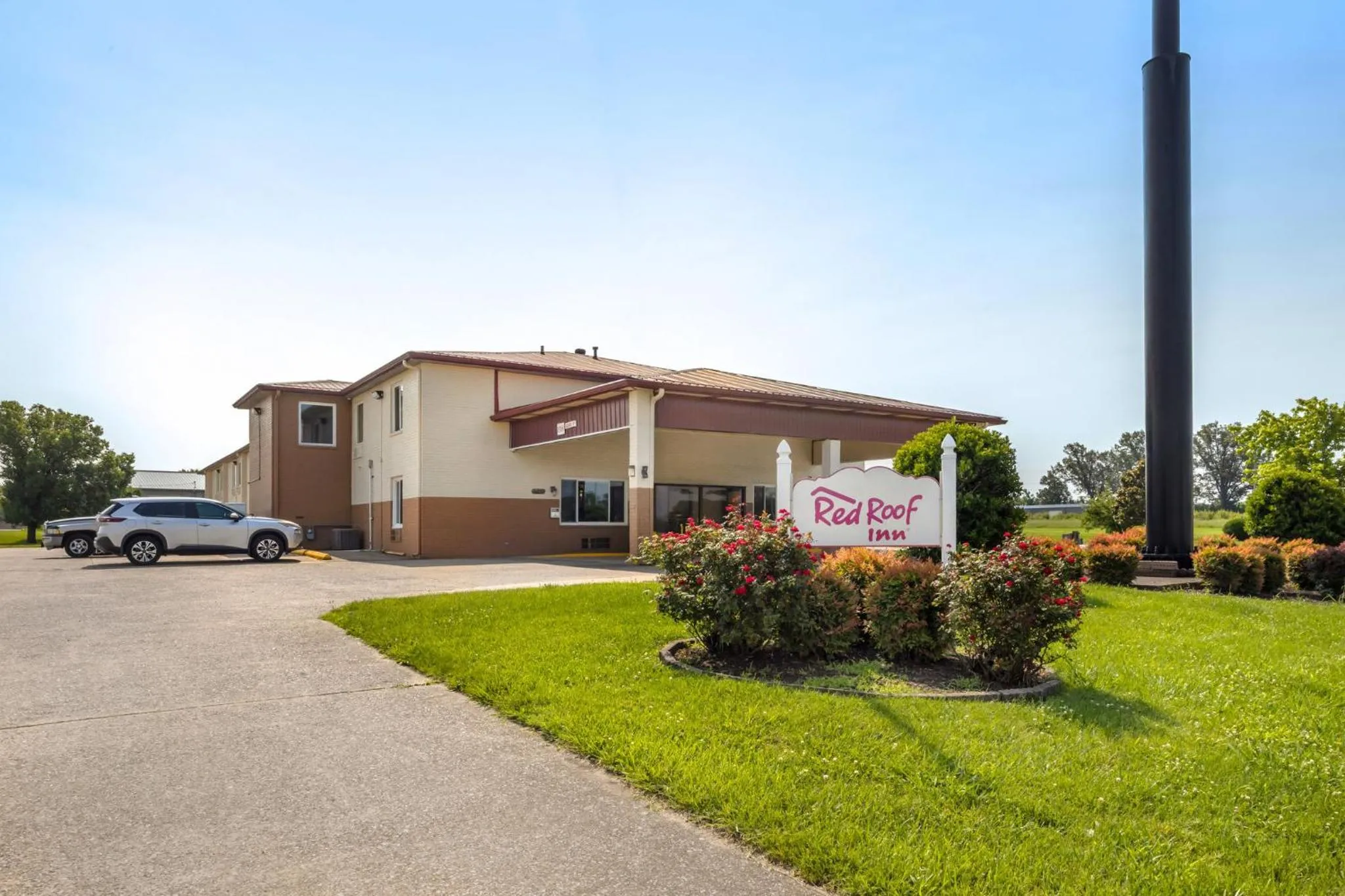 Property building in Red Roof Inn Paducah