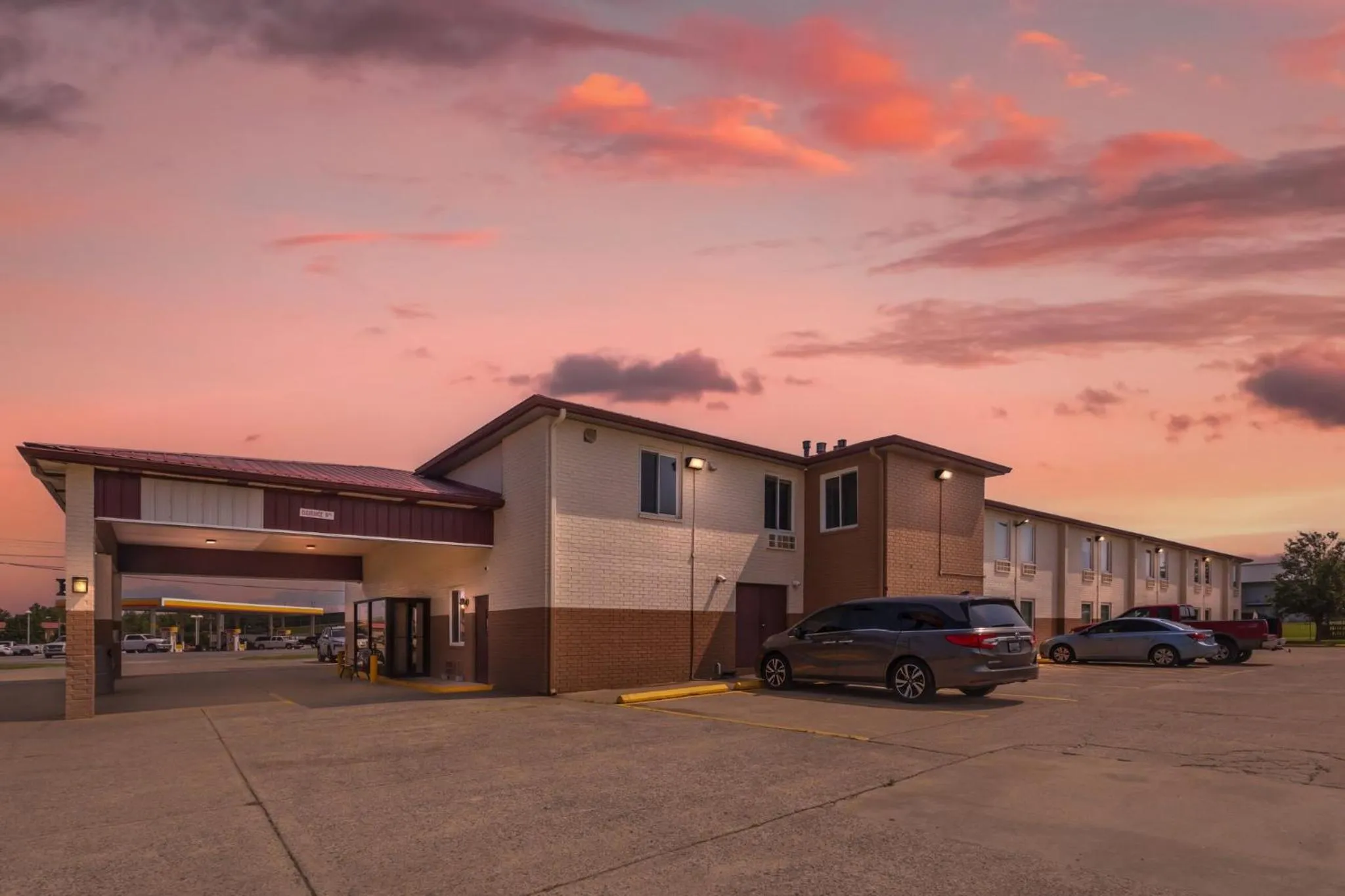 Property building in Red Roof Inn Paducah