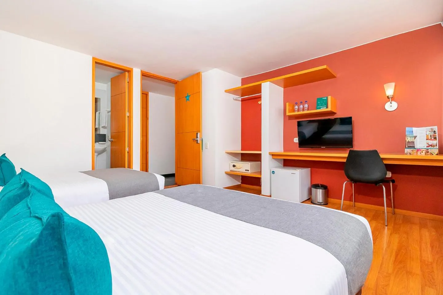 Communal lounge/ TV room, Bed in Hotel Abitare 56