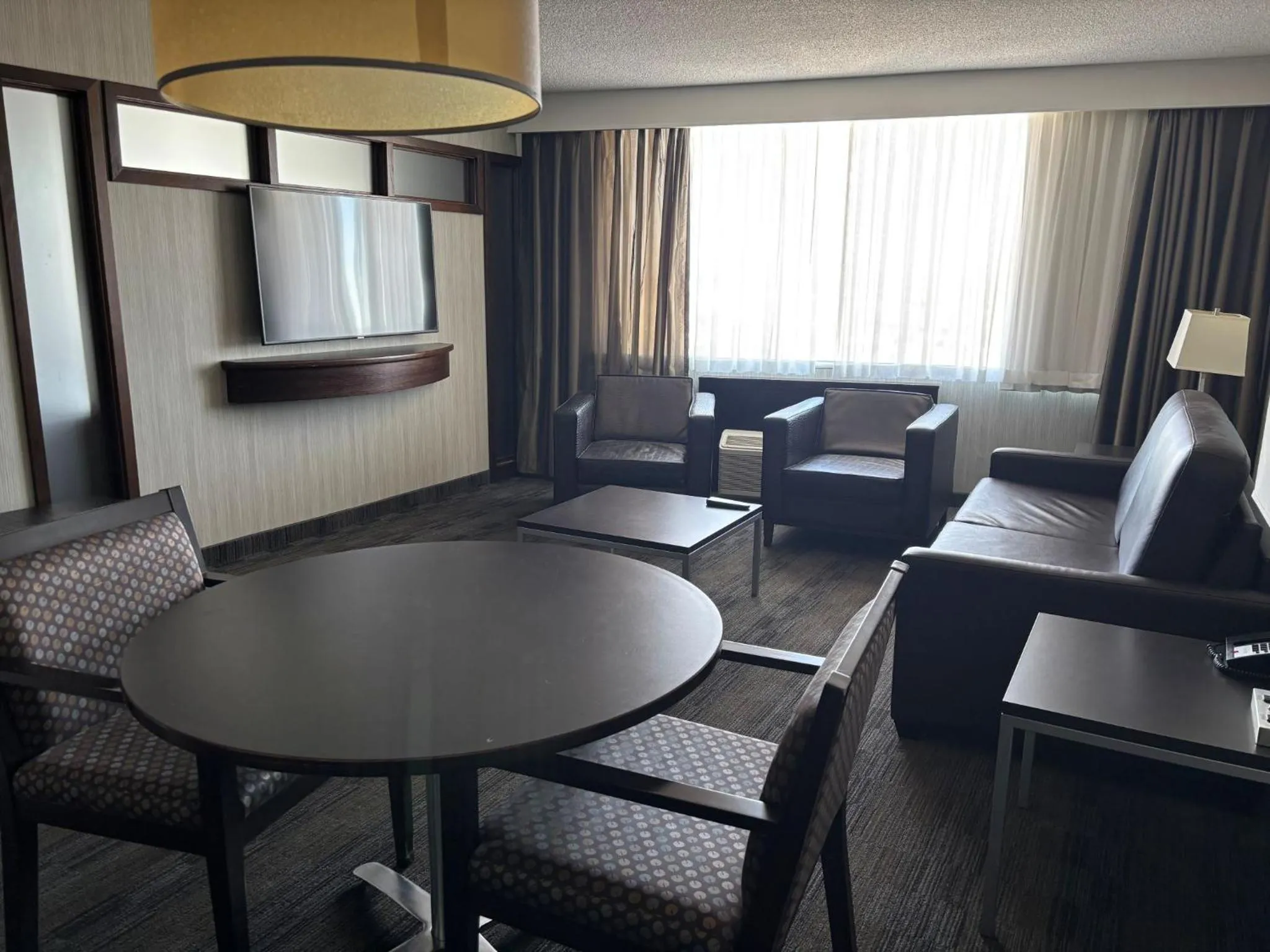 Living room in Radisson Hotel Winnipeg Downtown