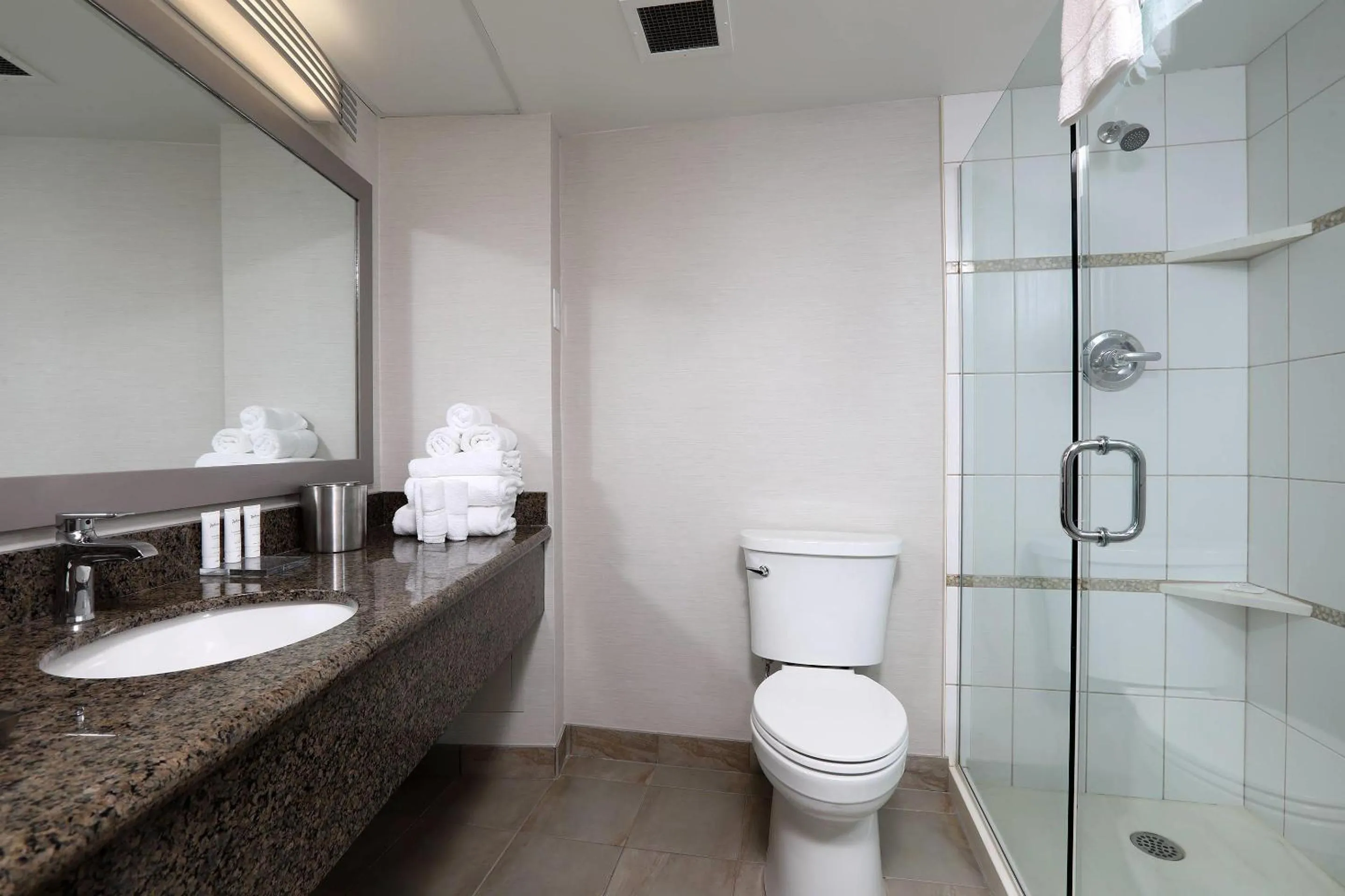 Bedroom in Radisson Hotel Winnipeg Downtown