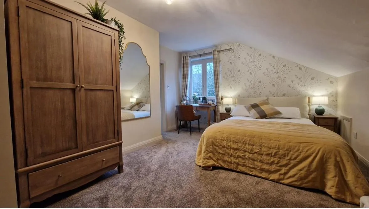 Photo of the whole room, Bed in The Alma Inn