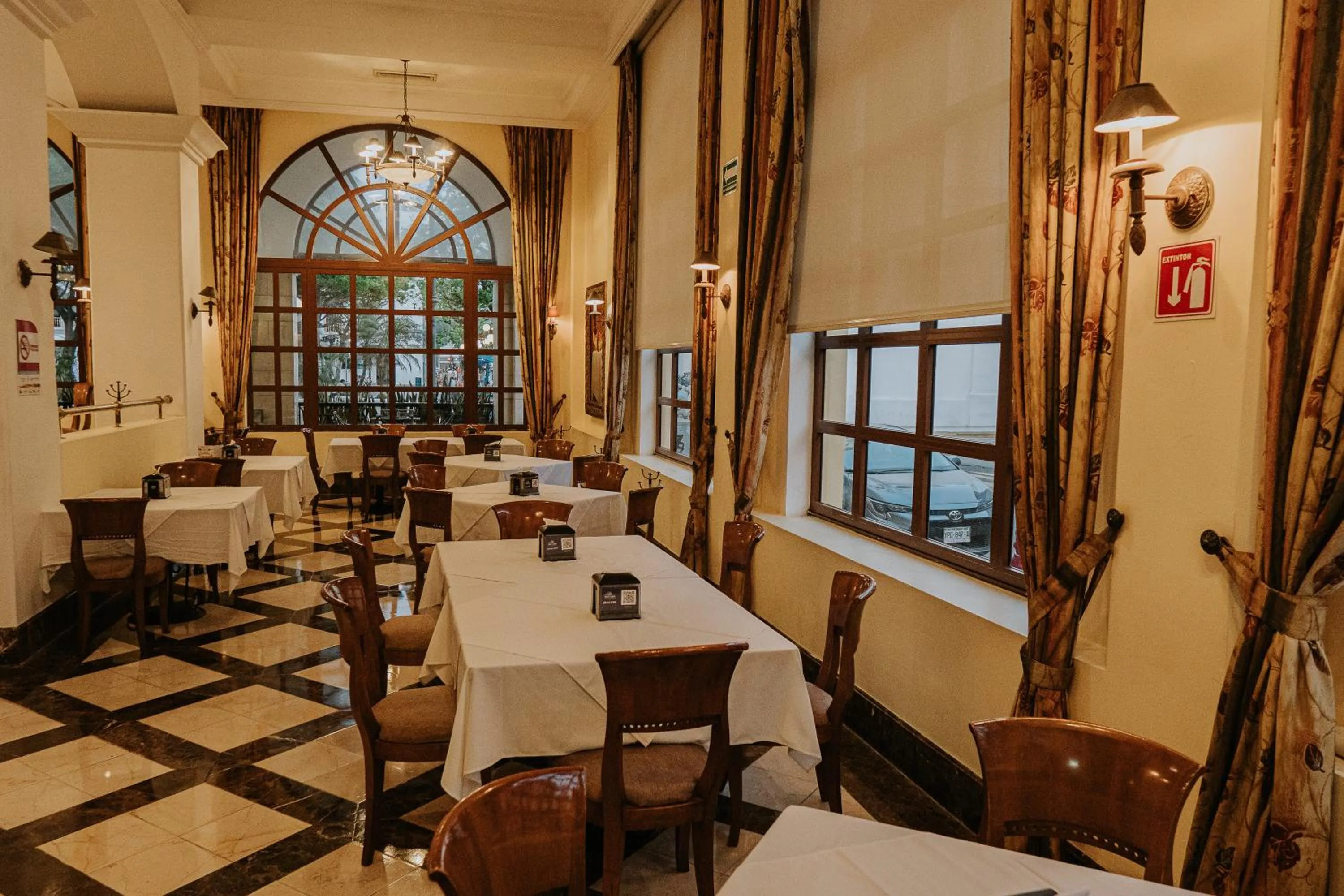 Restaurant/places to eat in Gran Hotel Diligencias