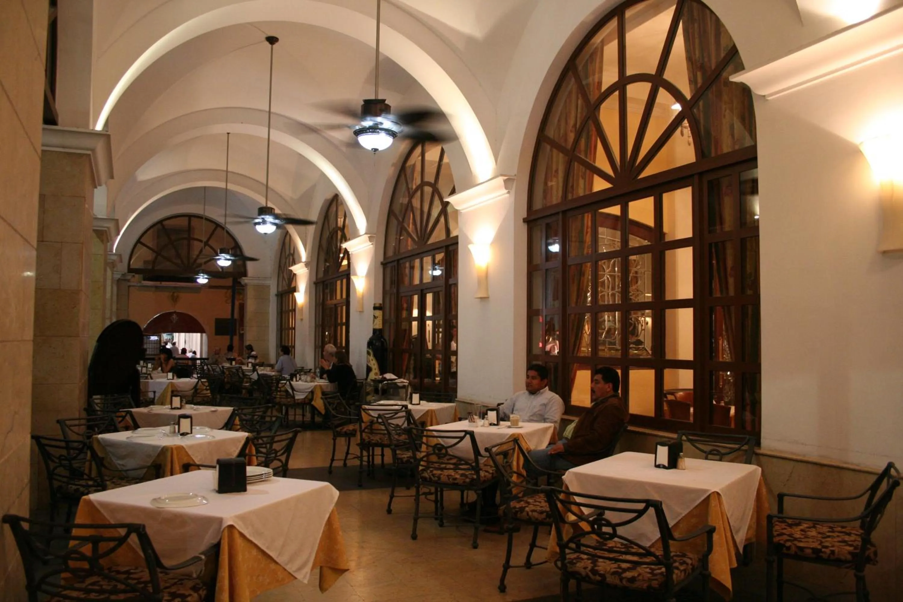 Restaurant/places to eat in Gran Hotel Diligencias
