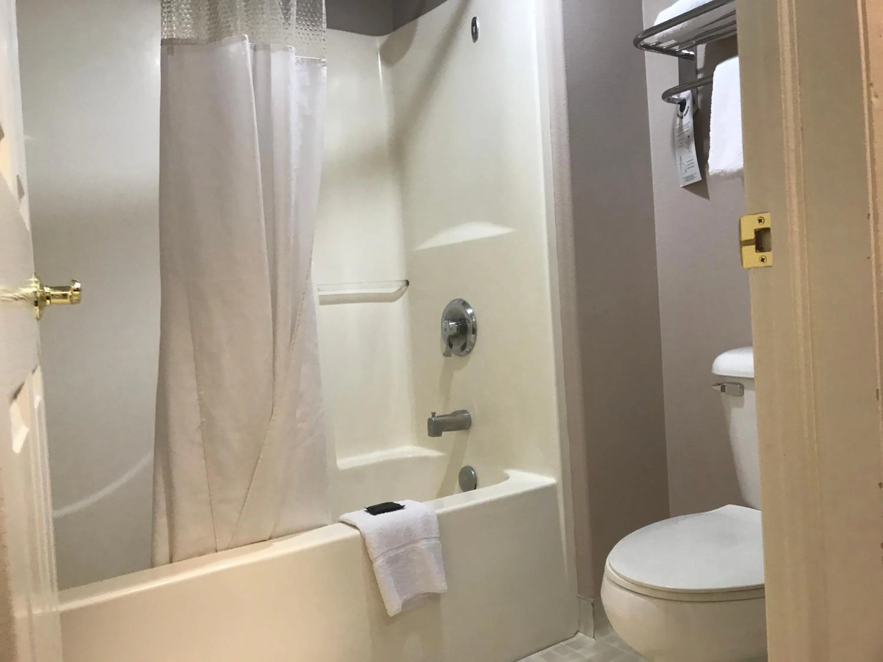 Shower in Americas Best Value Inn Cedar City