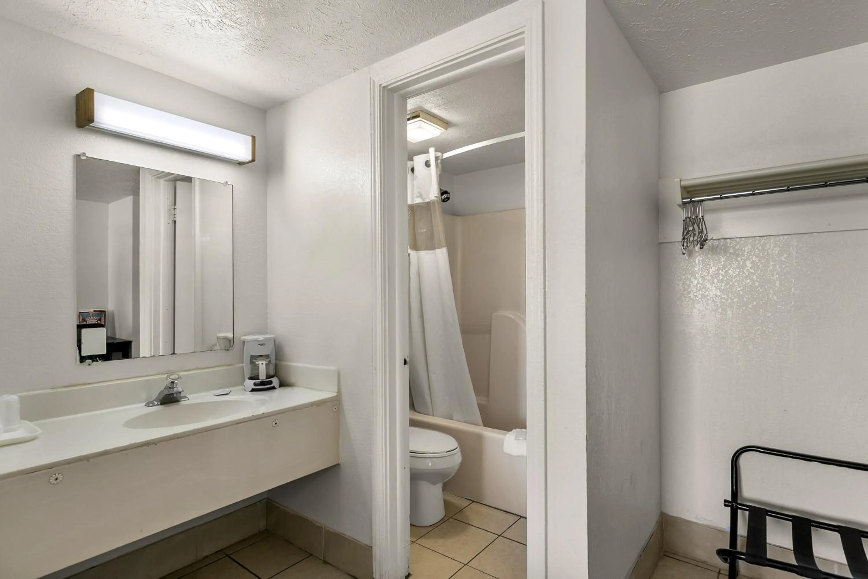 Shower in Americas Best Value Inn - Lincoln