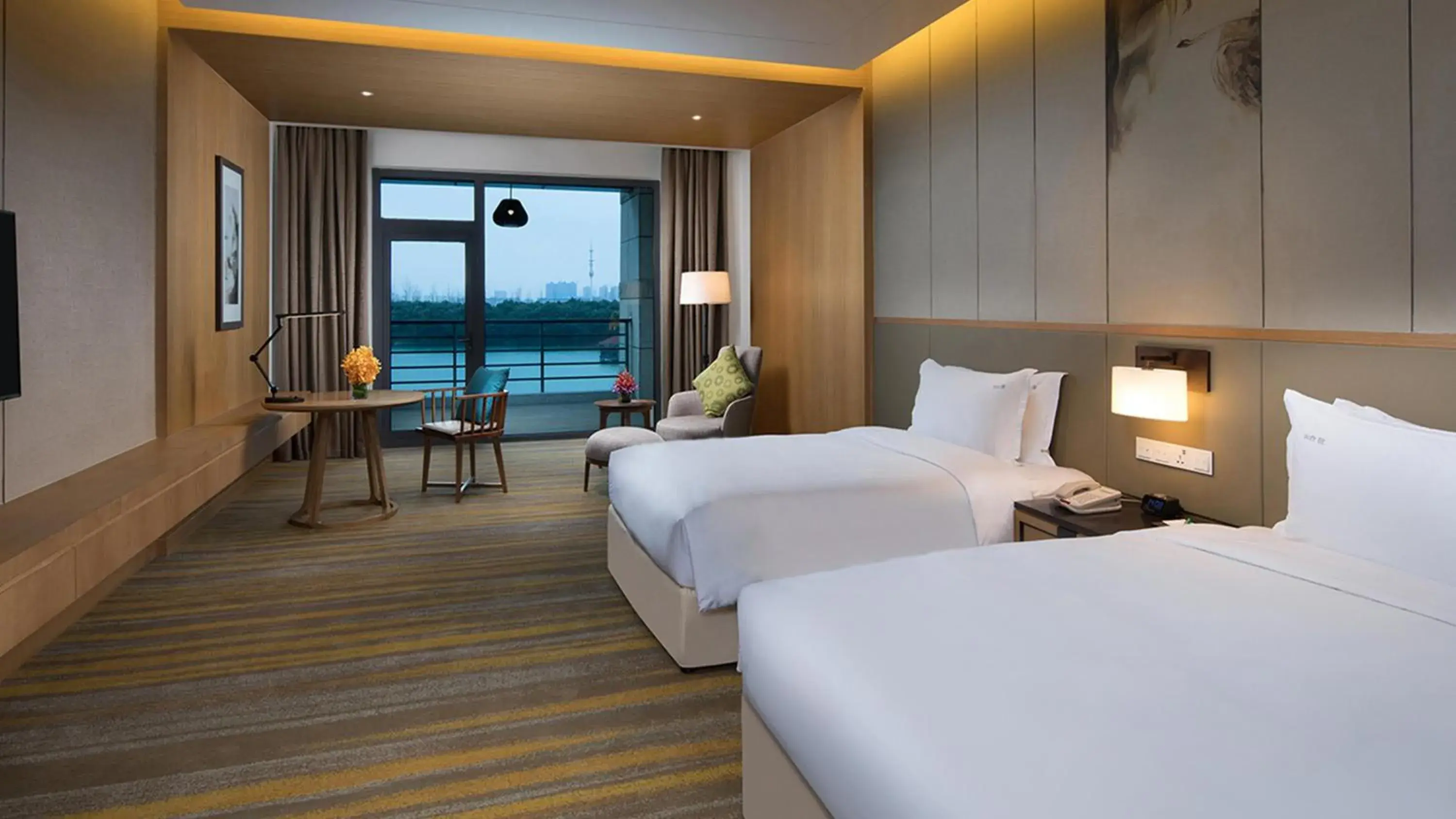 Premium Twin Room With Lake View in Holiday Inn Kunshan Huaqiao by IHG Premium Twin Room With Lake View in Holiday Inn Kunshan Huaqiao by IHG