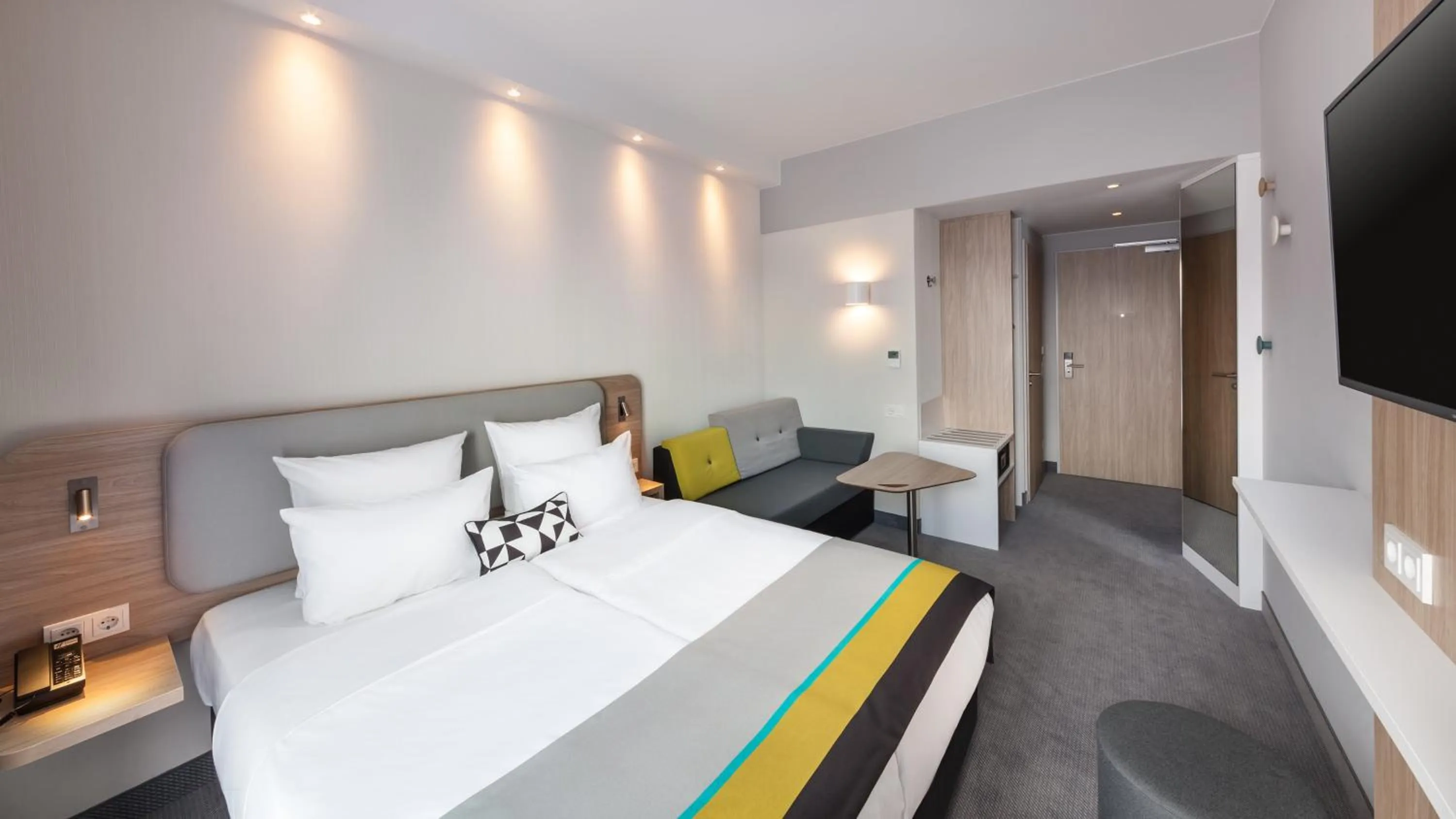 Photo of the whole room, Bed in Holiday Inn Express Munich - City East by IHG