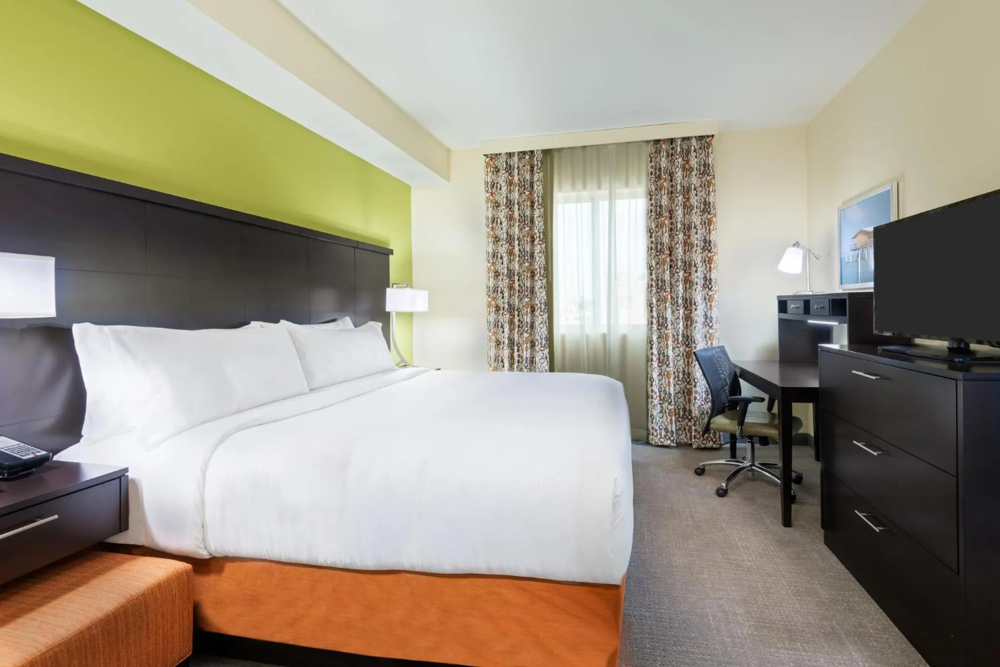 Photo of the whole room, Bed in Staybridge Suites - Miami International Airport by IHG