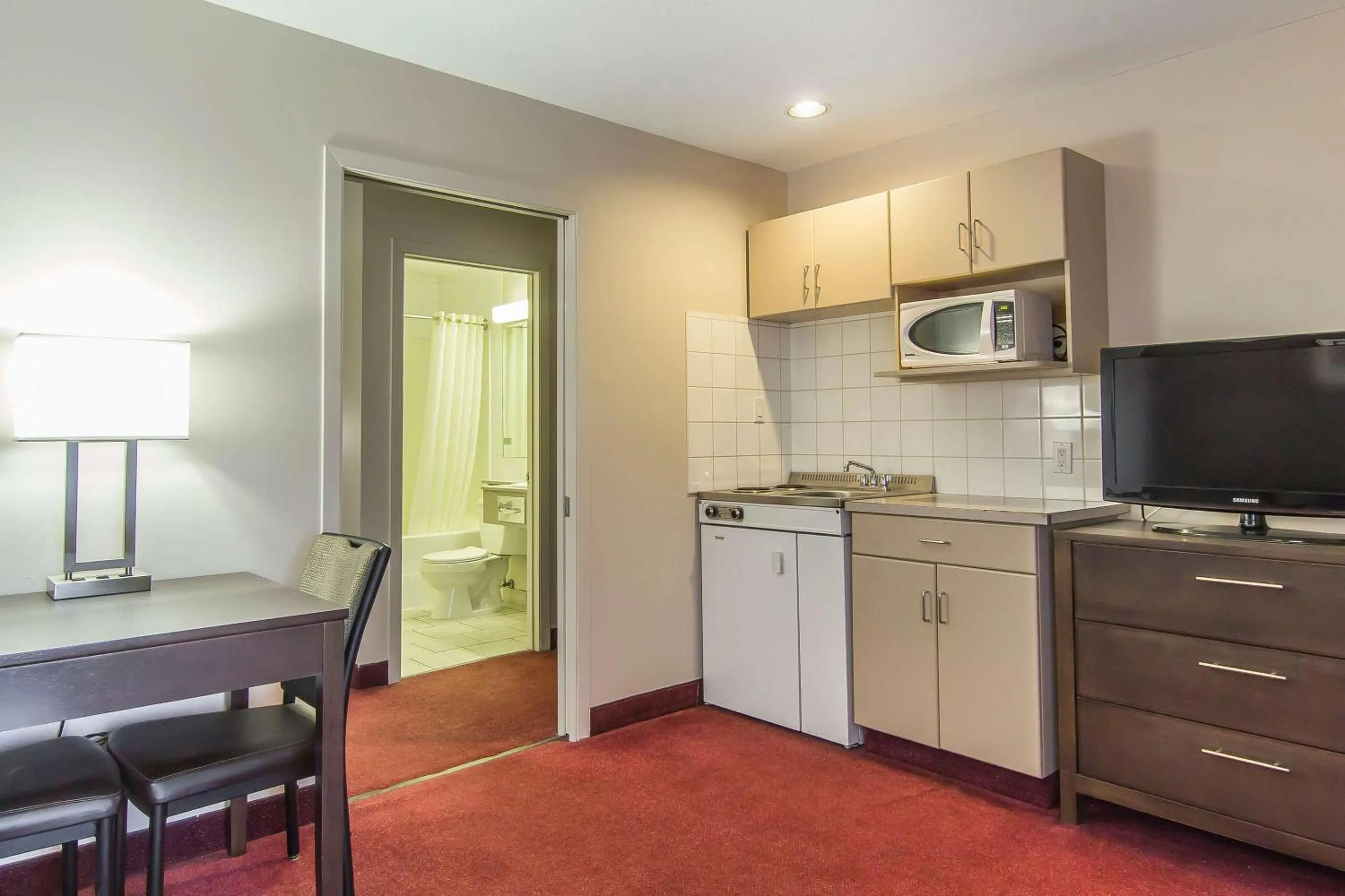 Bedroom in Econo Lodge Inn & Suites