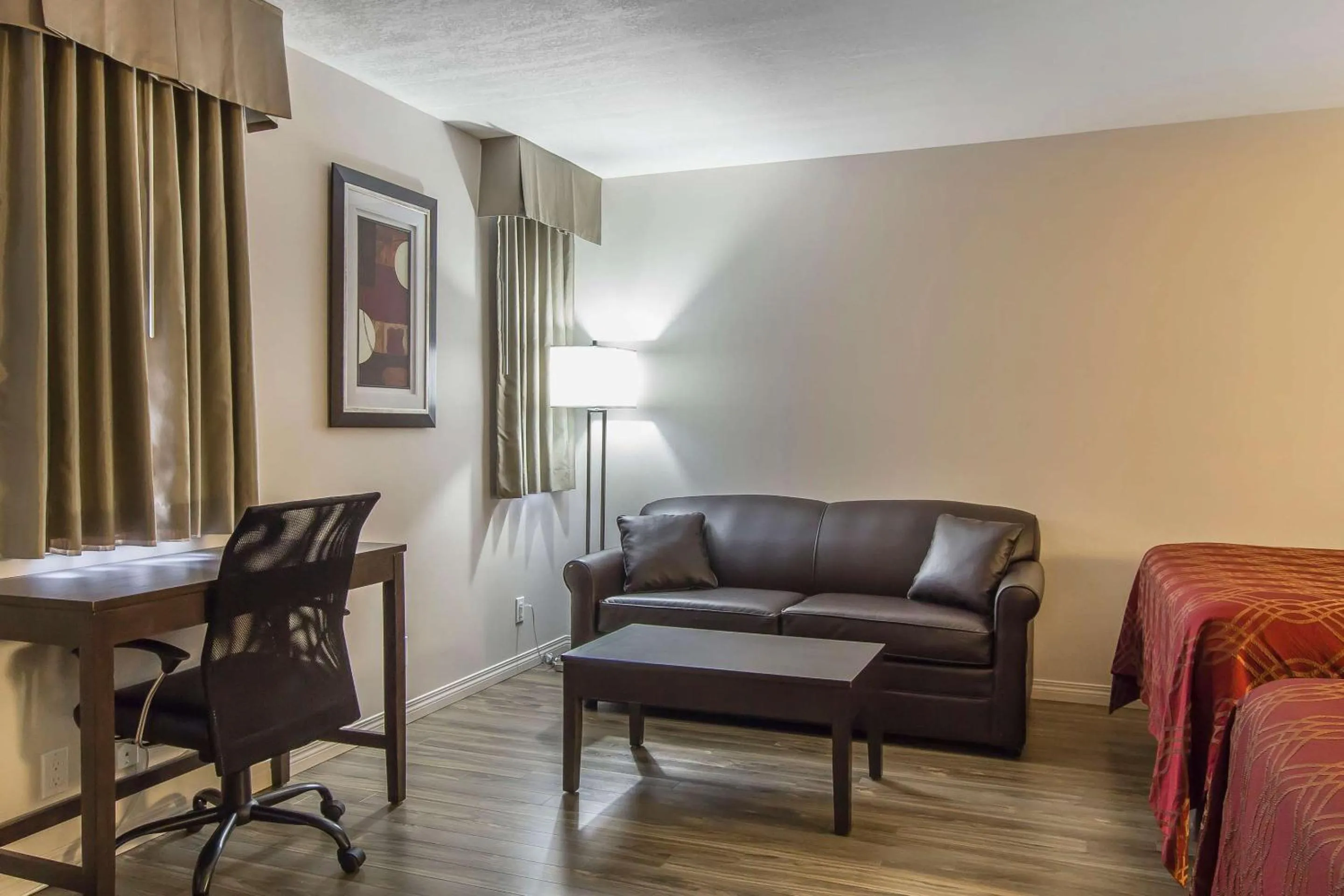 Bedroom in Econo Lodge Inn & Suites