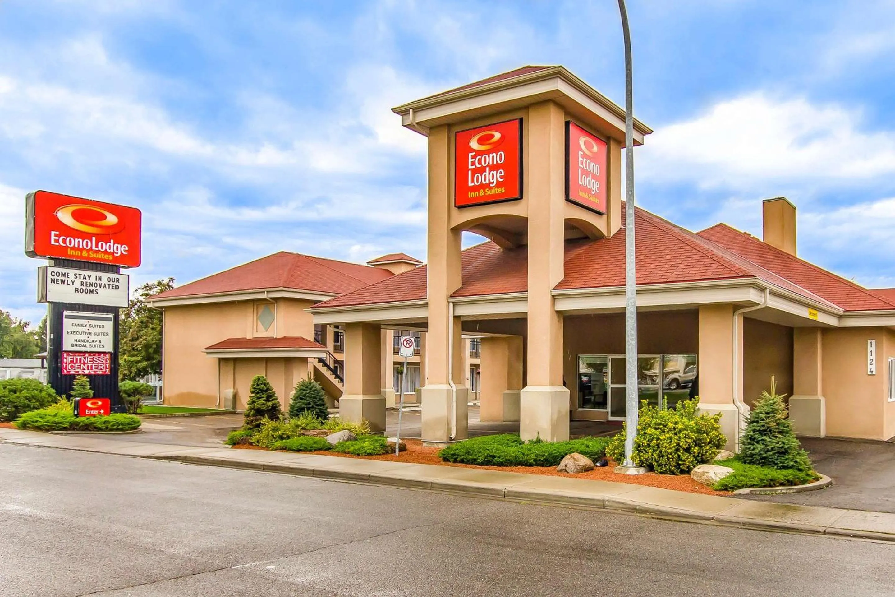 Property building in Econo Lodge Inn & Suites