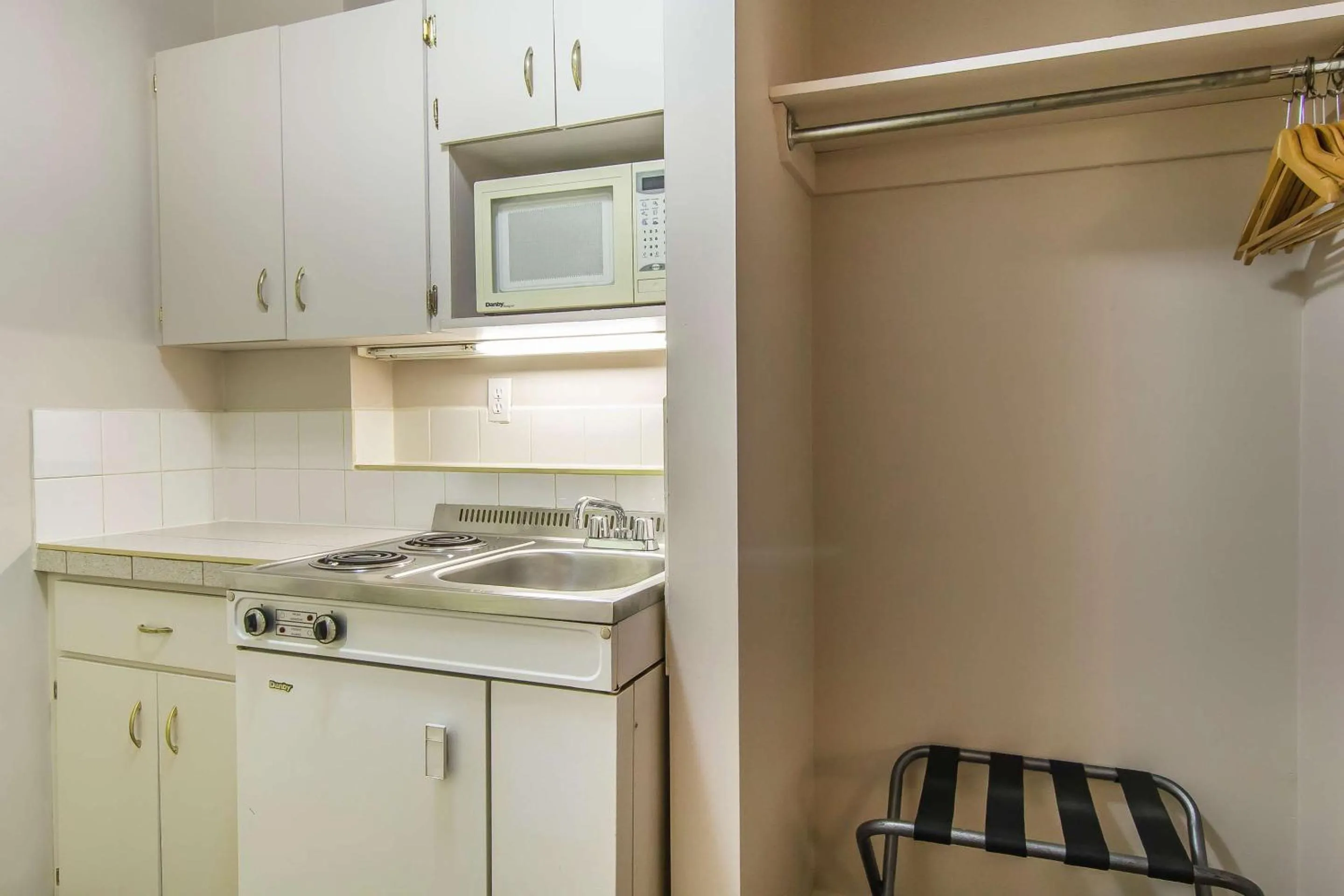 Bedroom in Econo Lodge Inn & Suites