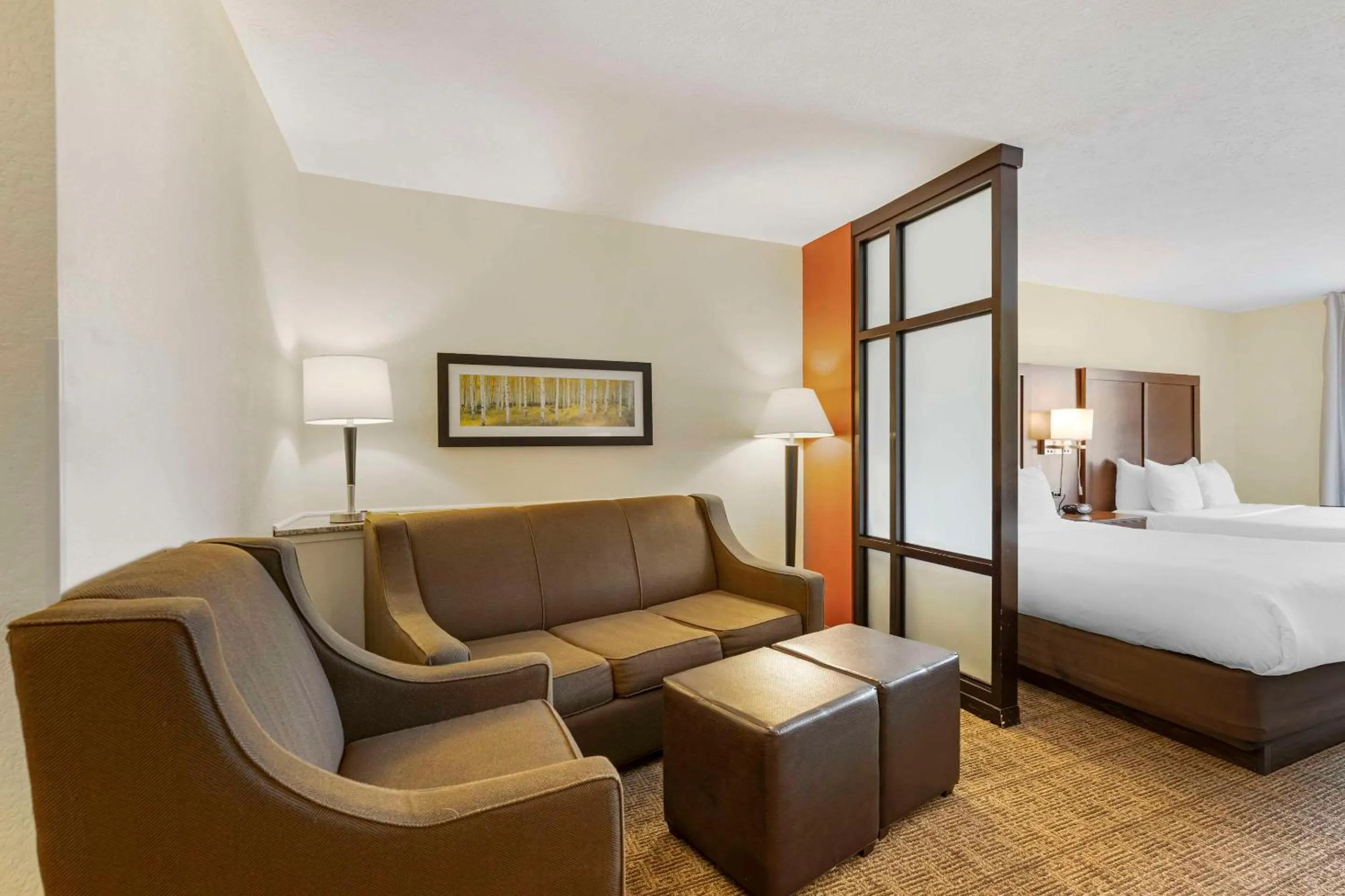 Bedroom, Bed in Comfort Suites East Lincoln - Mall Area