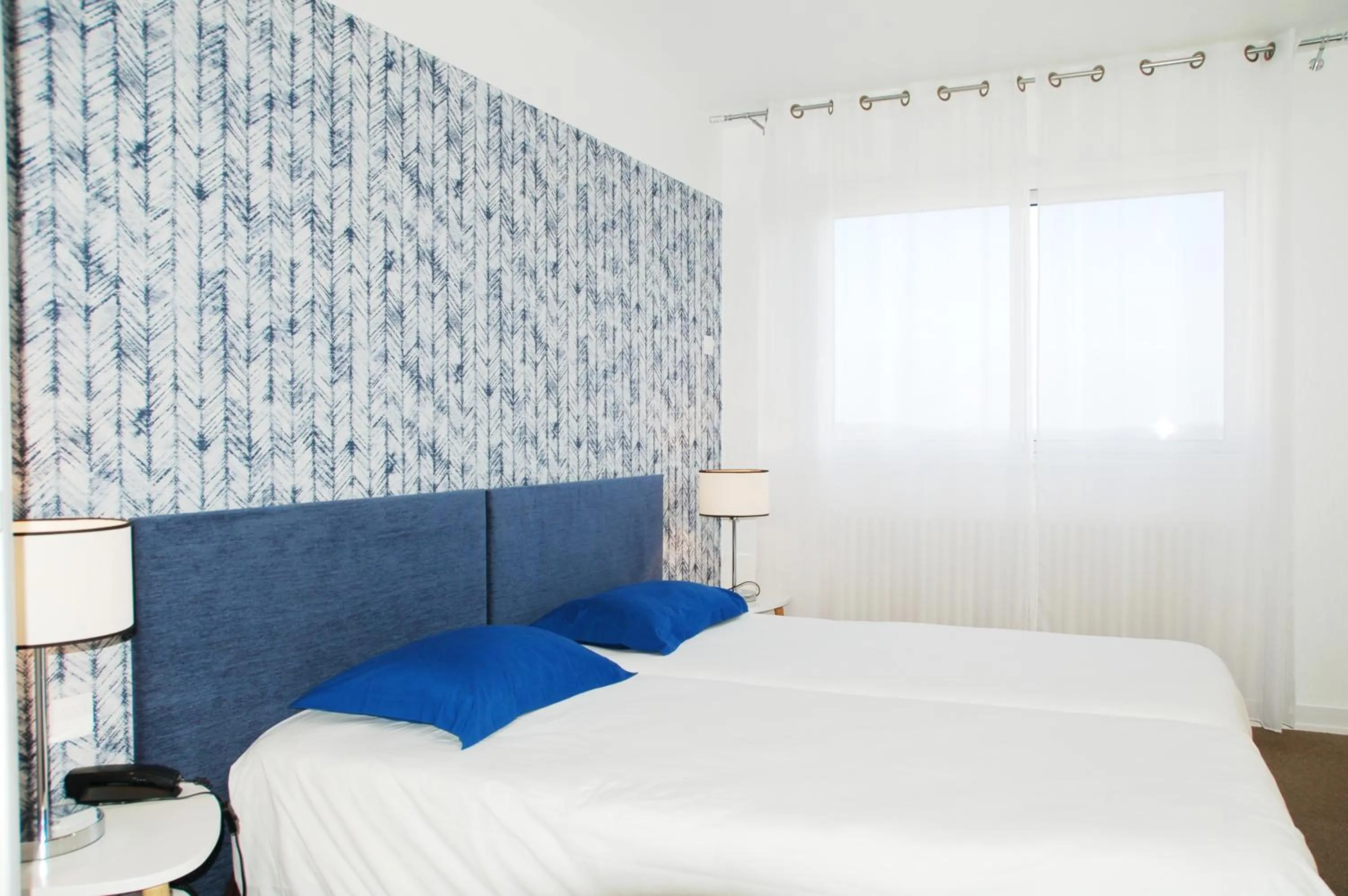 Decorative detail, Bed in Hôtel Du Port Et De L'aven