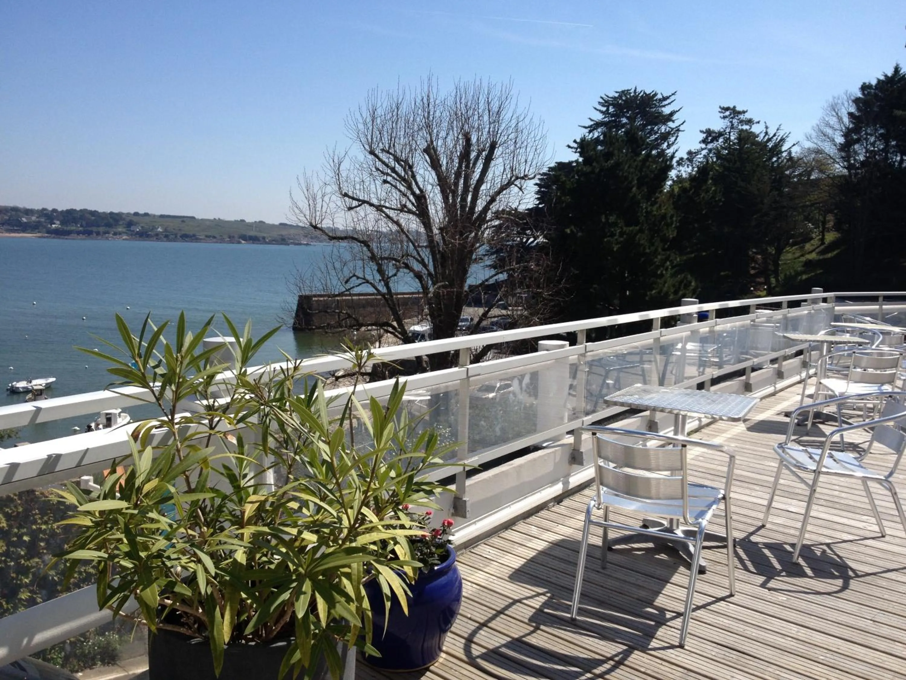 Balcony/Terrace in Hôtel Du Port Et De L'aven