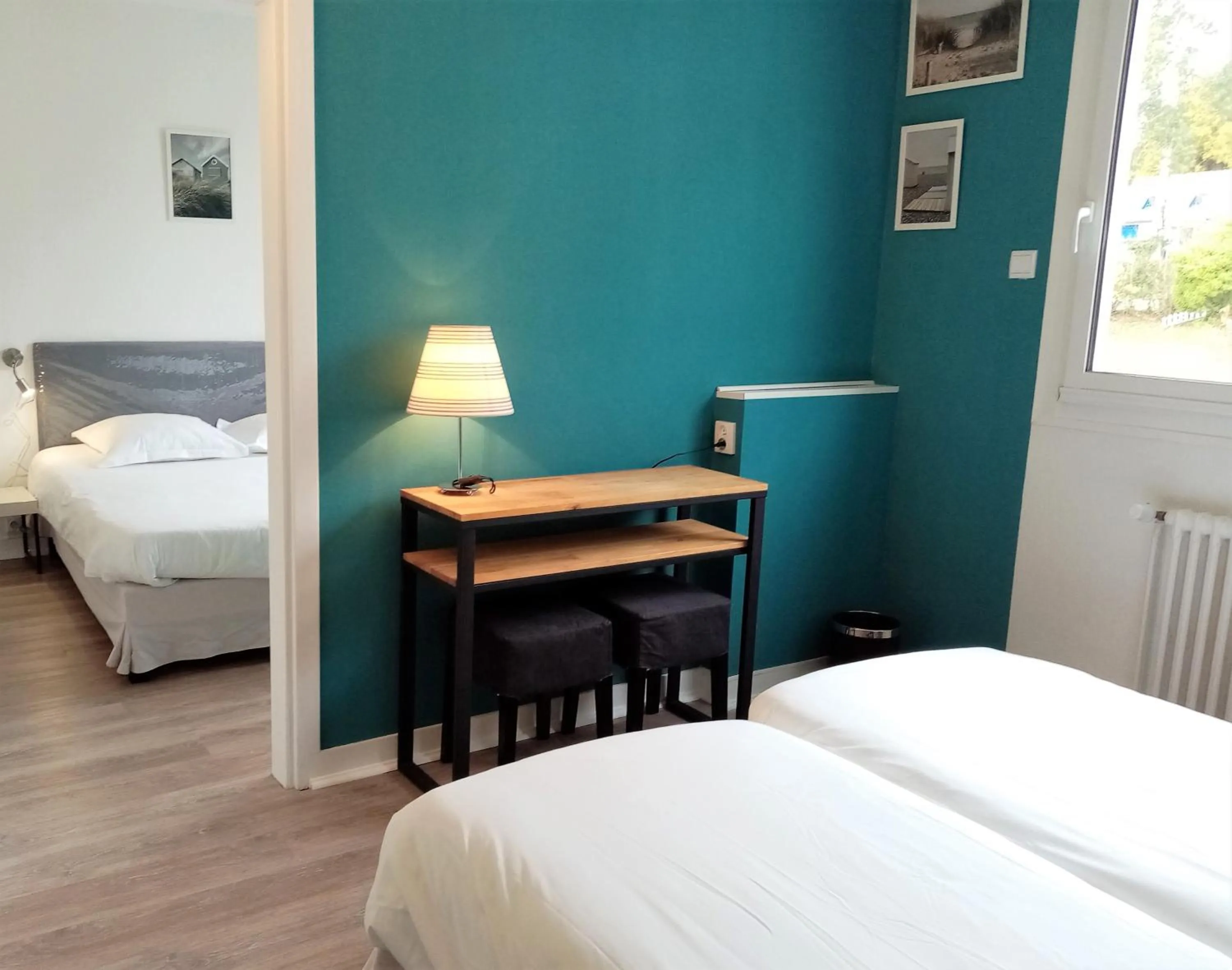 Photo of the whole room, Bed in Hôtel Du Port Et De L'aven