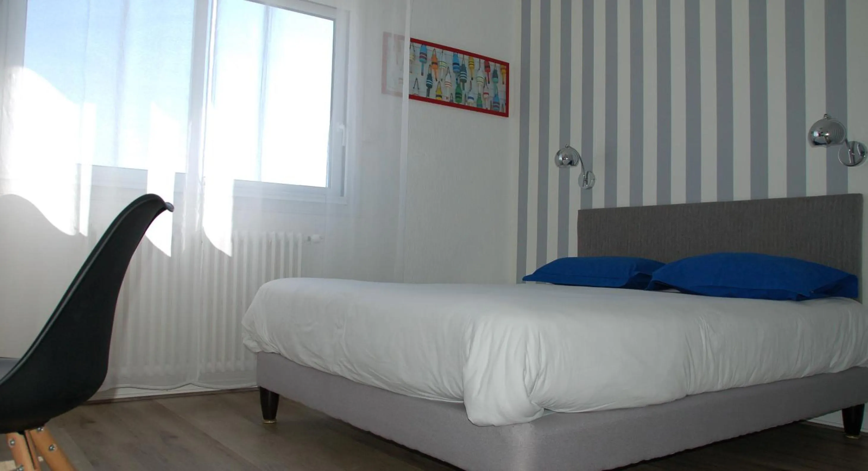 Bedroom, Bed in Hôtel Du Port Et De L'aven