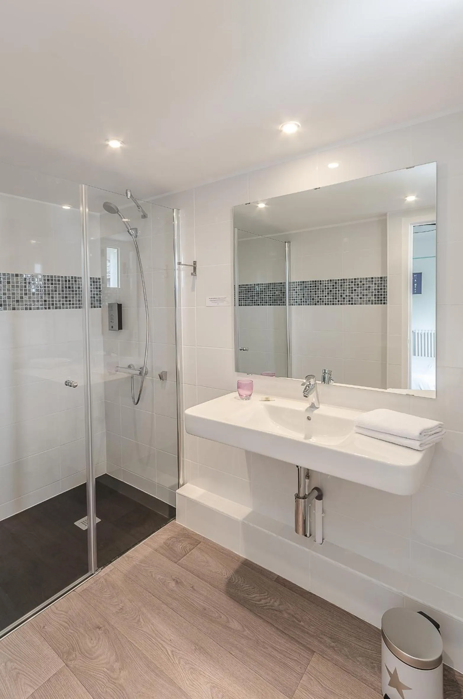 Bathroom in Hôtel Du Port Et De L'aven