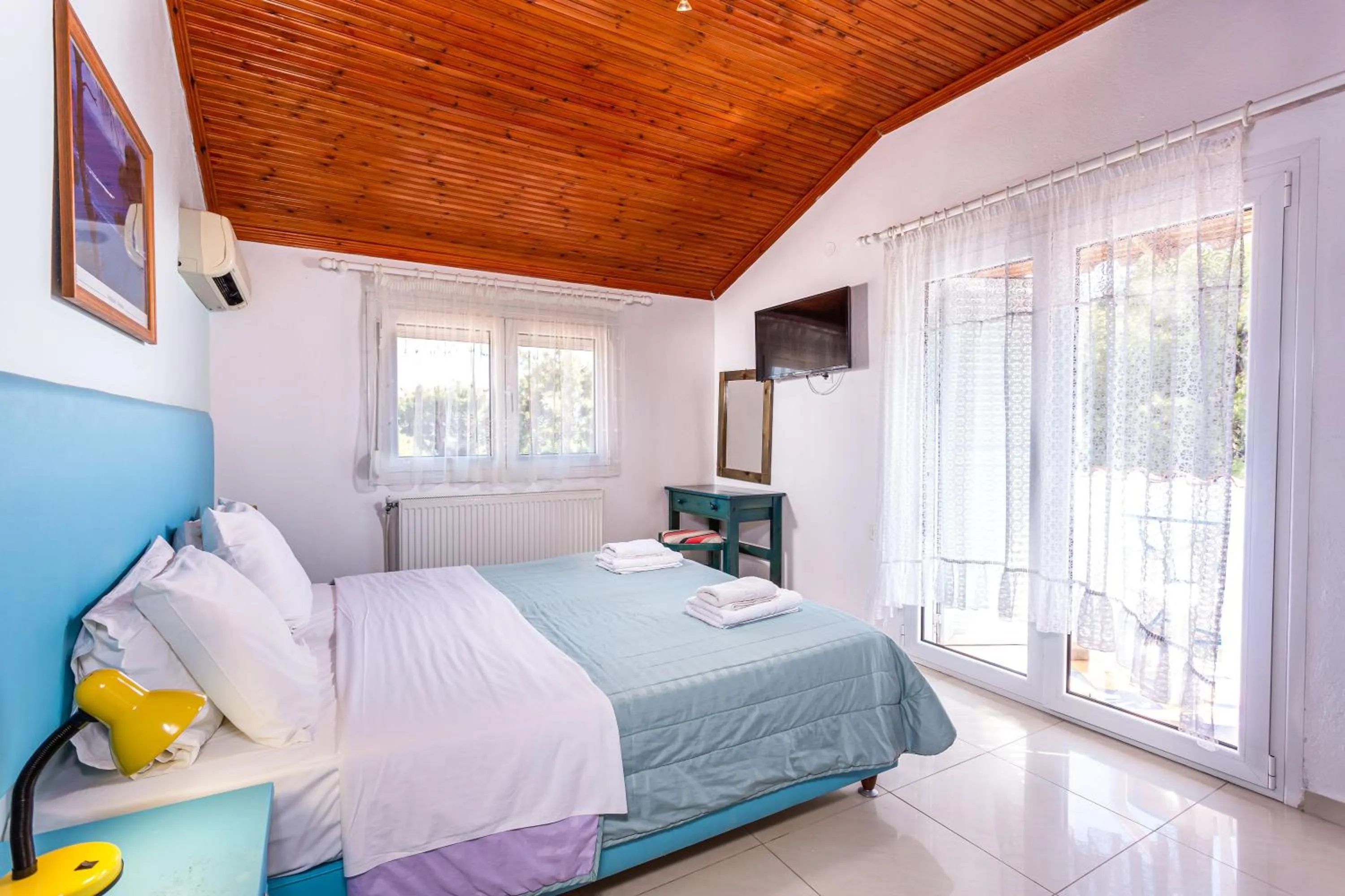 Photo of the whole room, Bed in Melissa Gold Coast