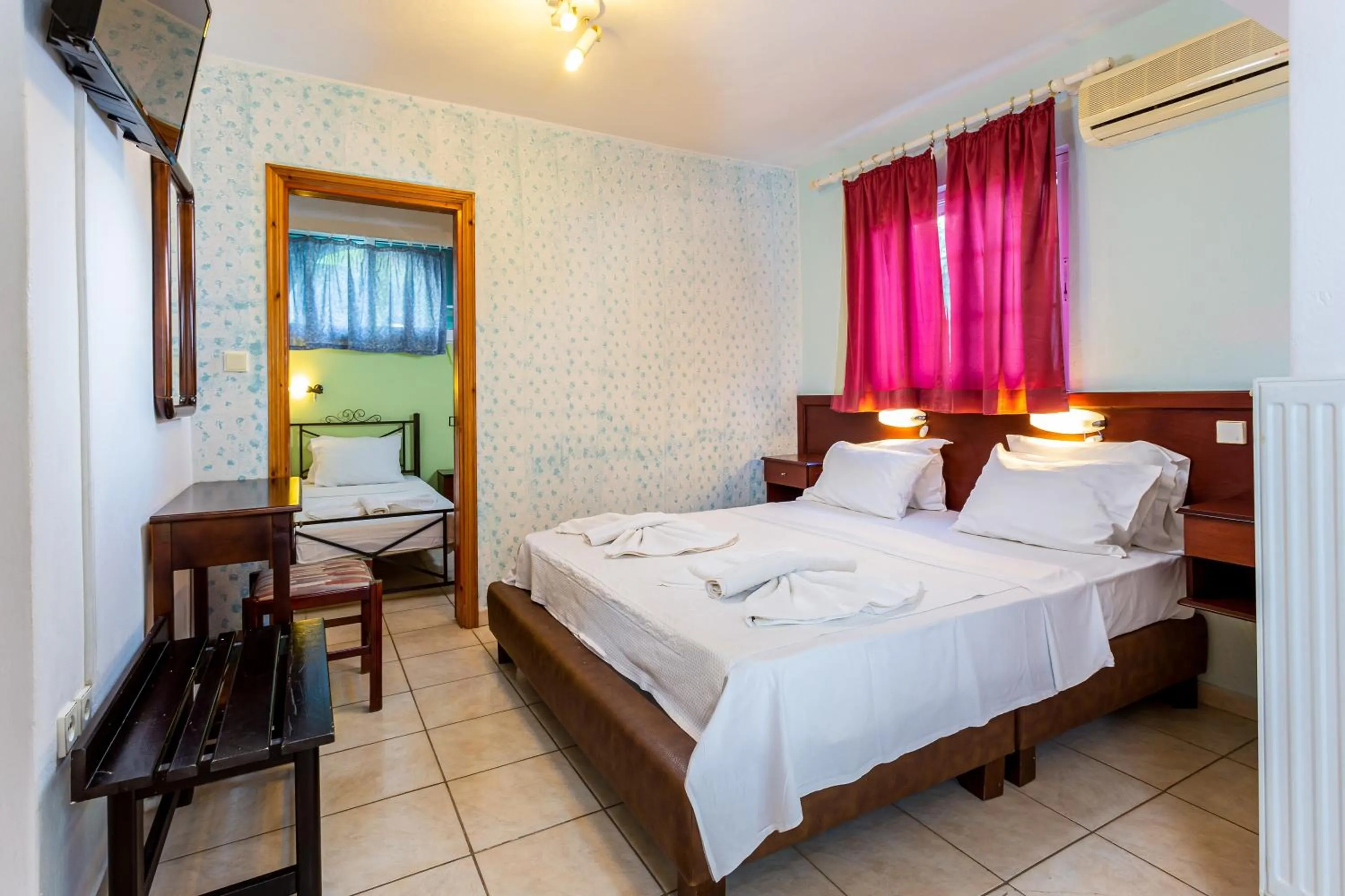 Photo of the whole room, Bed in Melissa Gold Coast