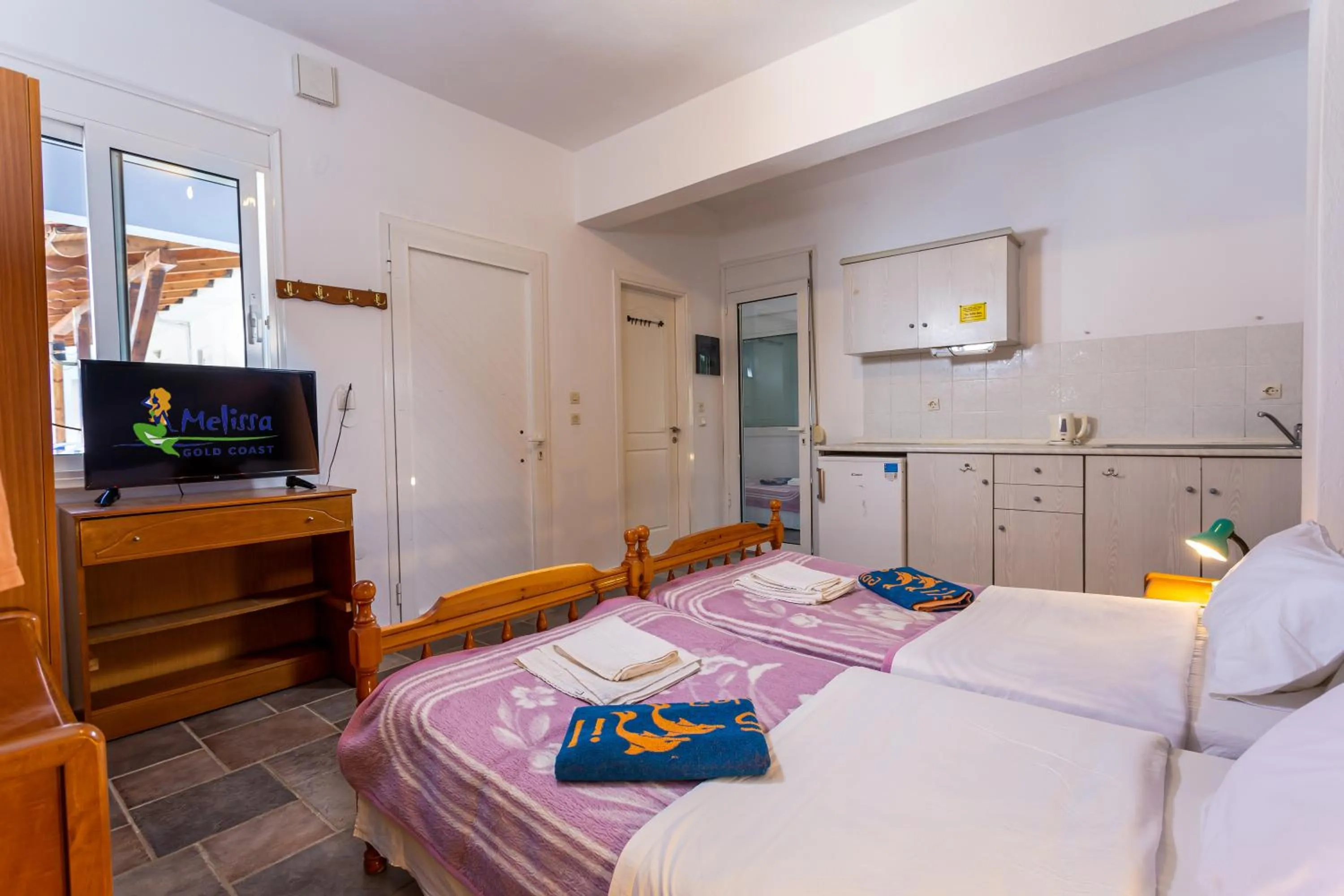 Photo of the whole room, Bed in Melissa Gold Coast