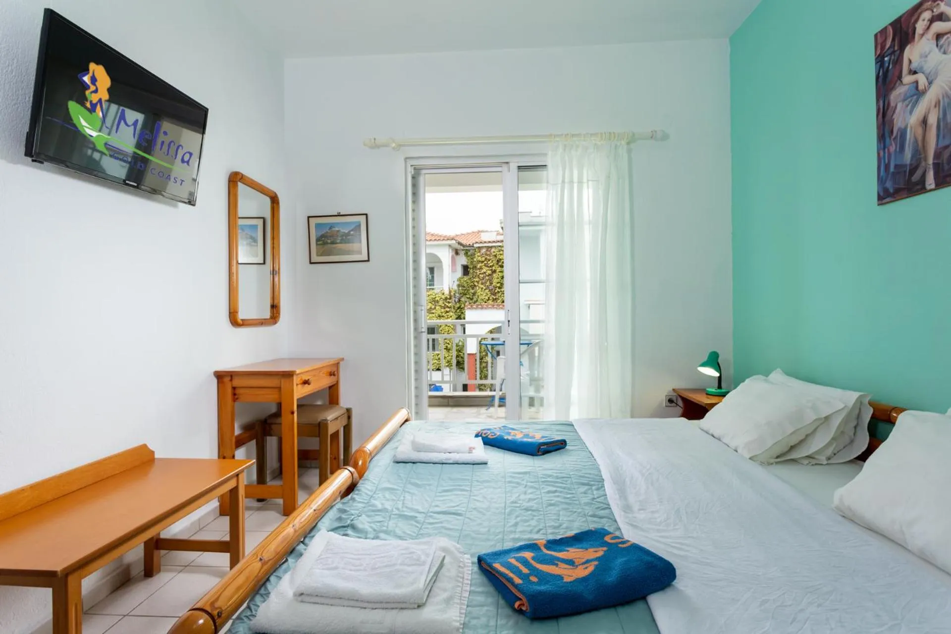 Photo of the whole room, Bed in Melissa Gold Coast