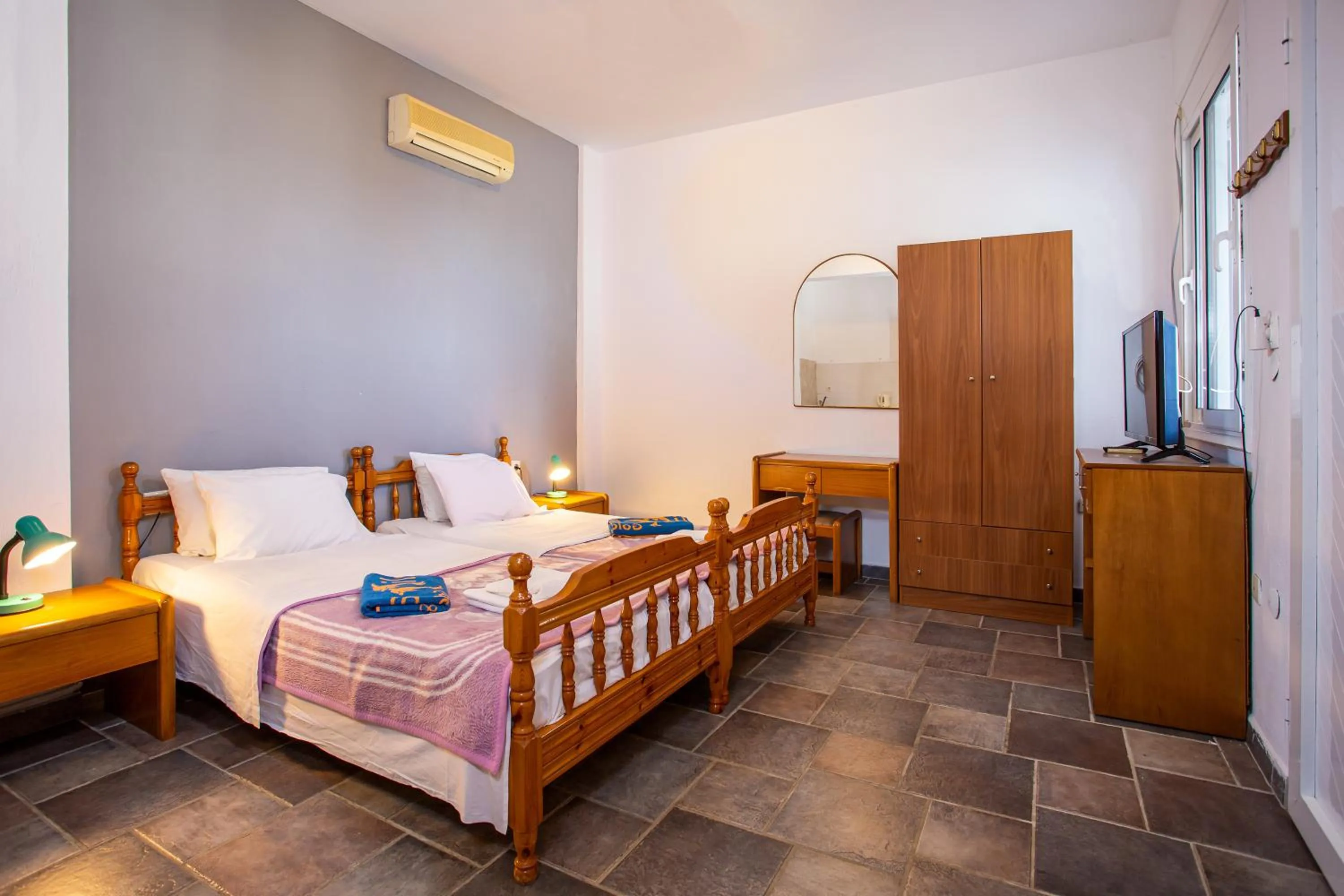 Photo of the whole room, Bed in Melissa Gold Coast