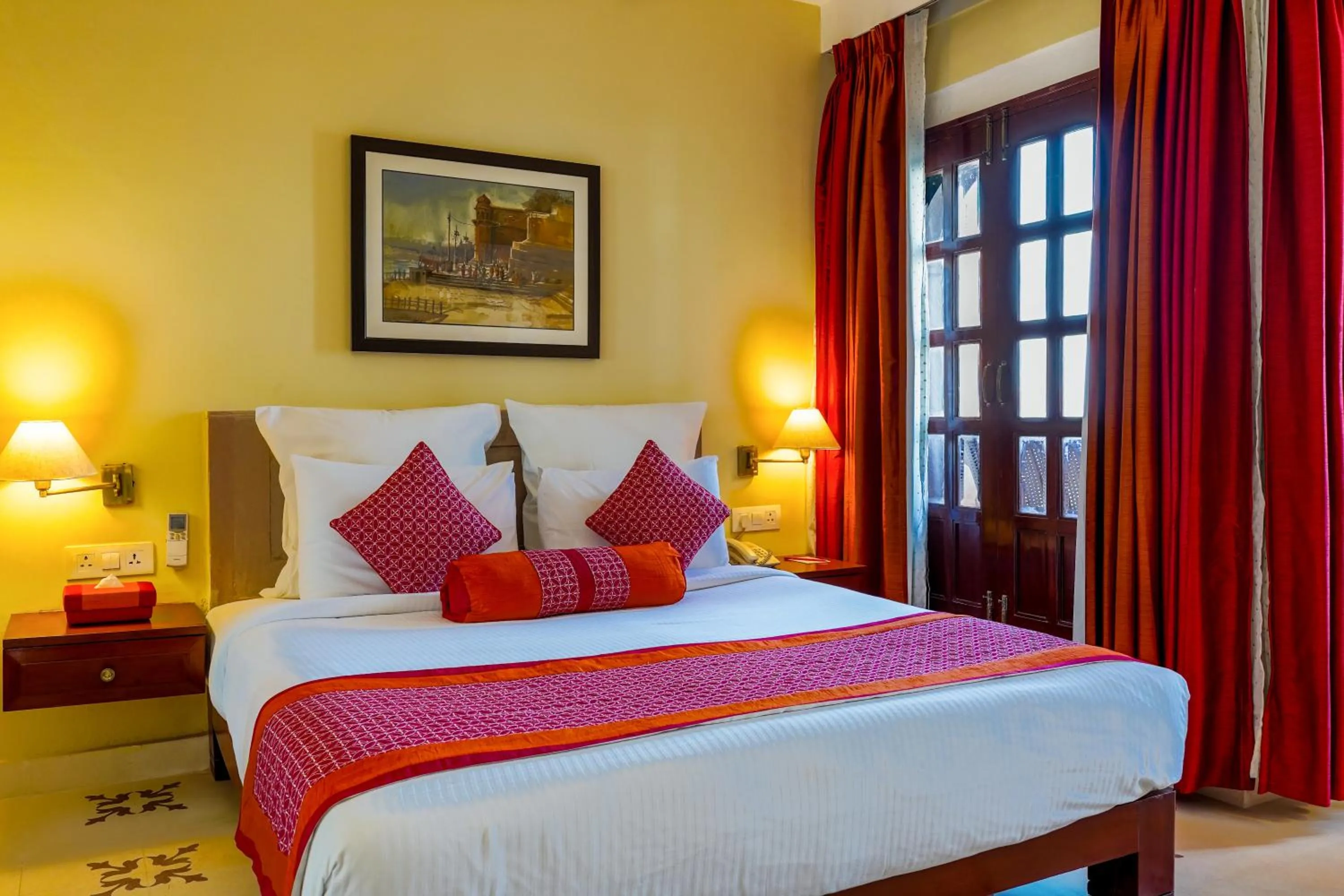 Bed in Guleria Kothi at Ganges