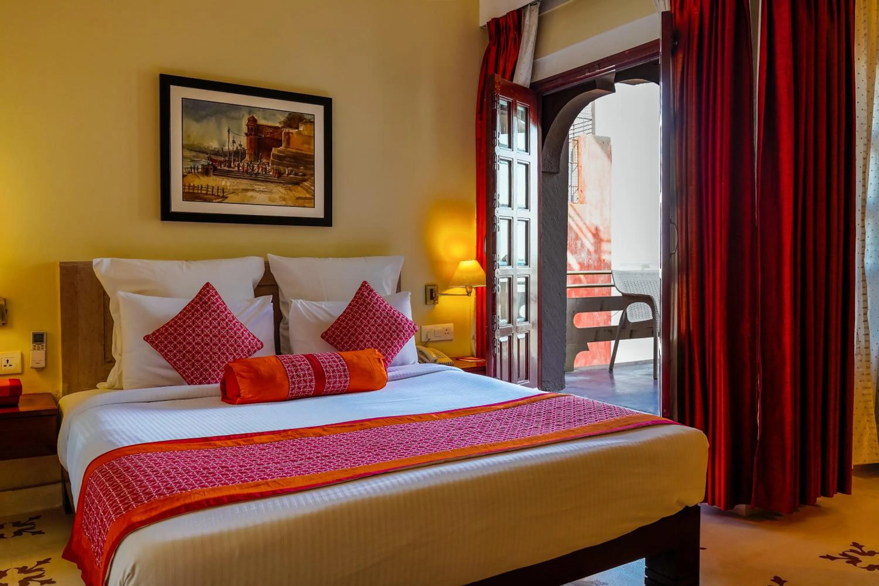 Bed in Guleria Kothi at Ganges