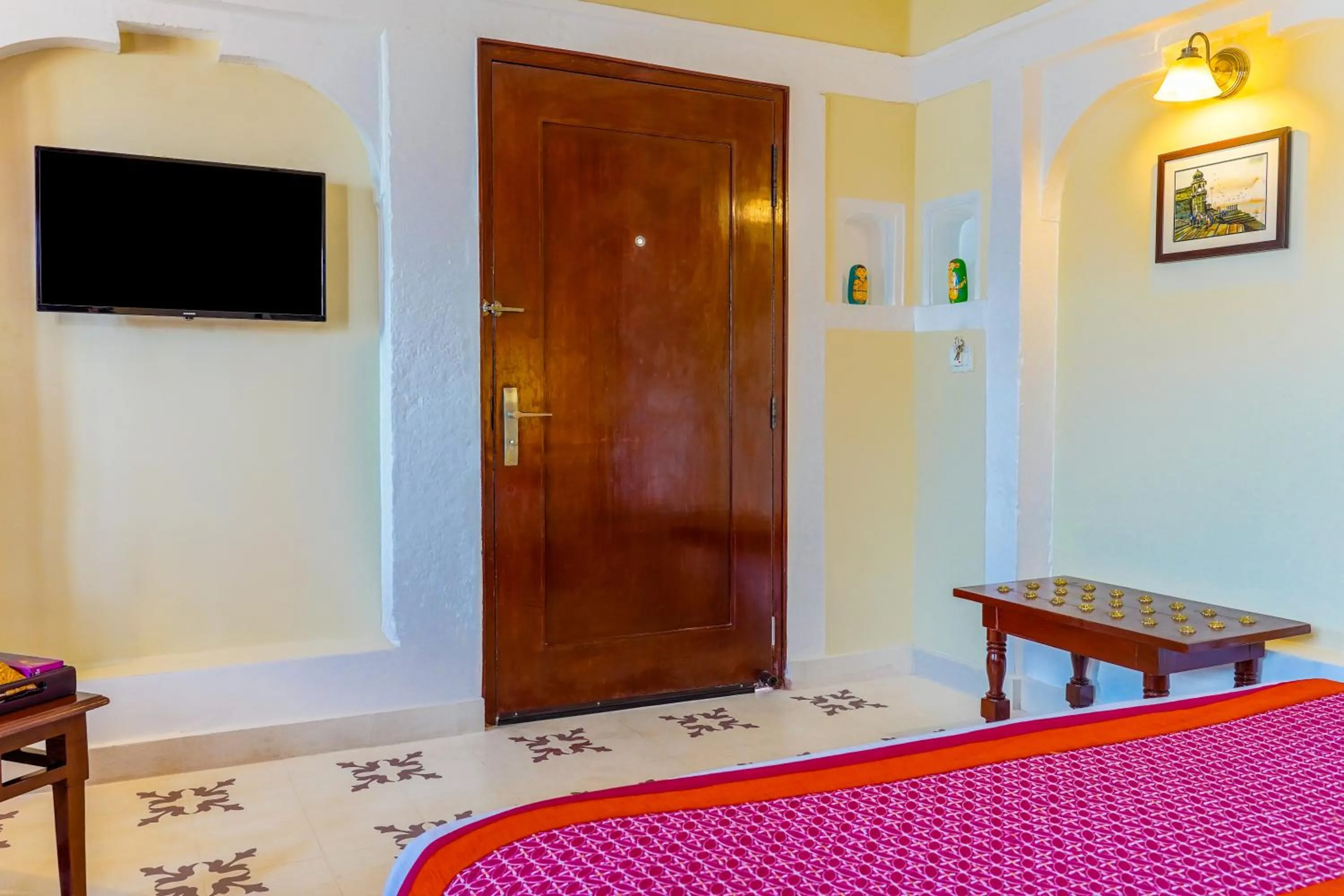 Bed in Guleria Kothi at Ganges