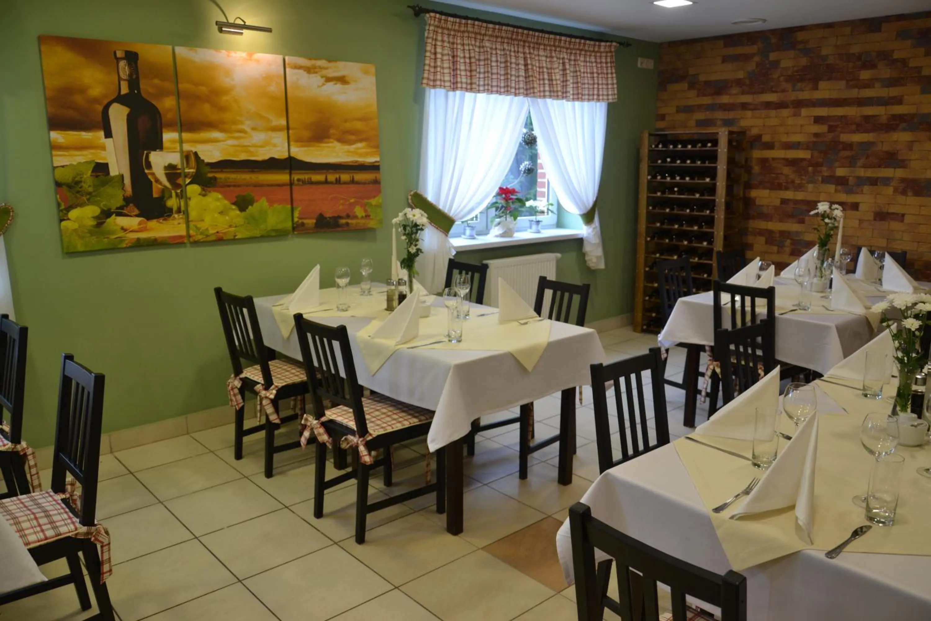 Restaurant/places to eat in Hotel Solpark