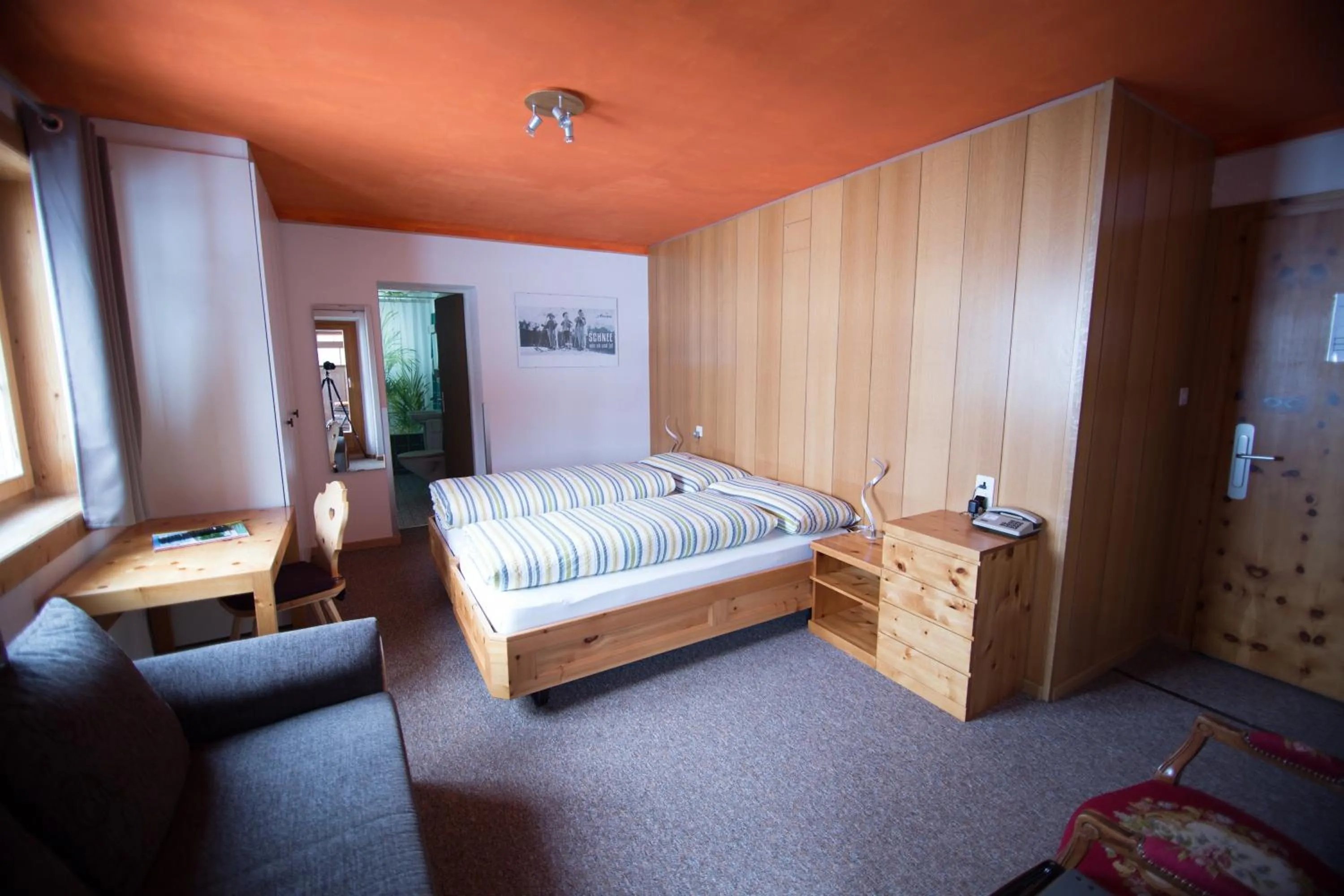 Photo of the whole room, Bed in Hotel Hold