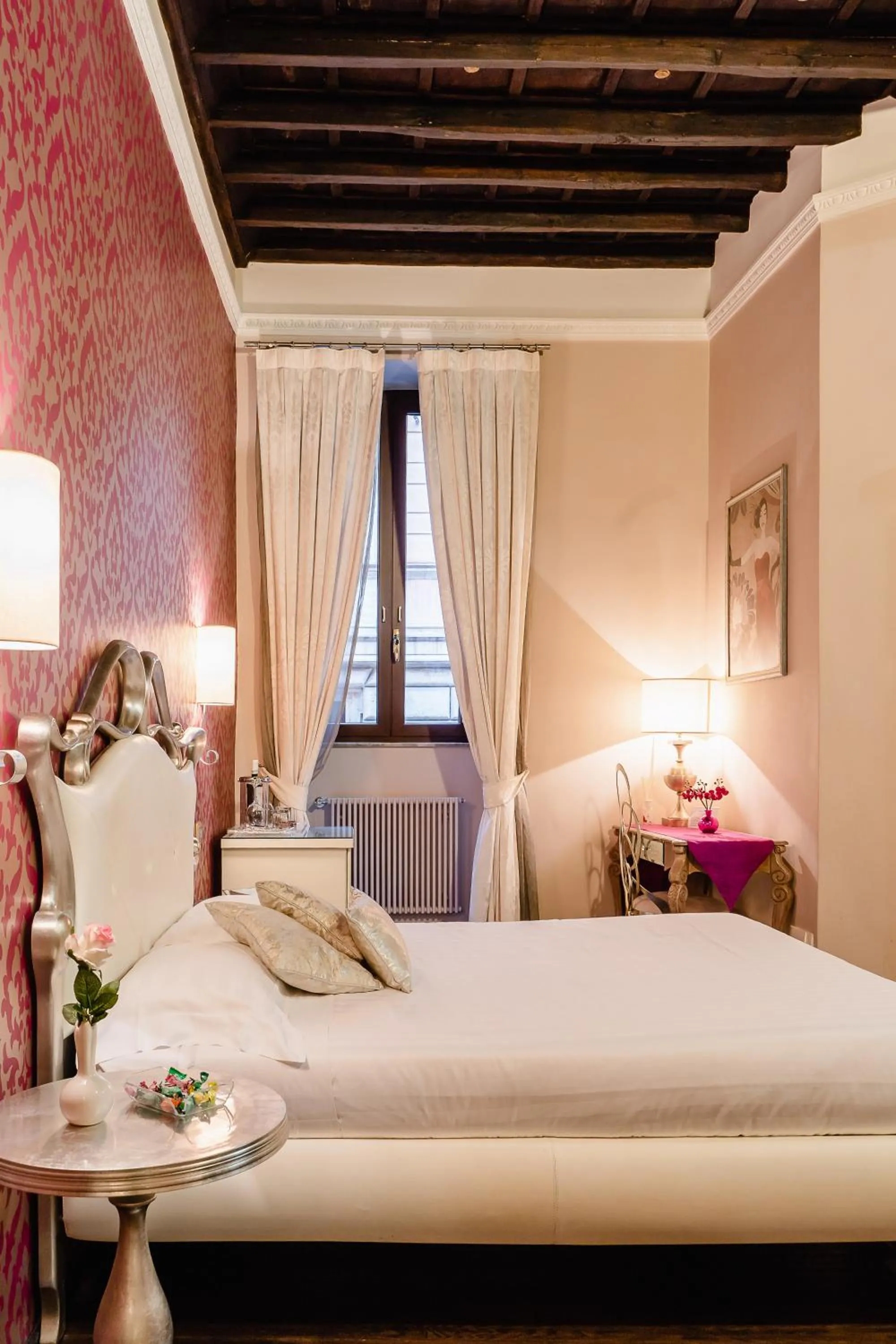 Bed in Locanda Del Sole-Roma Piazza Di Spagna Ripetta