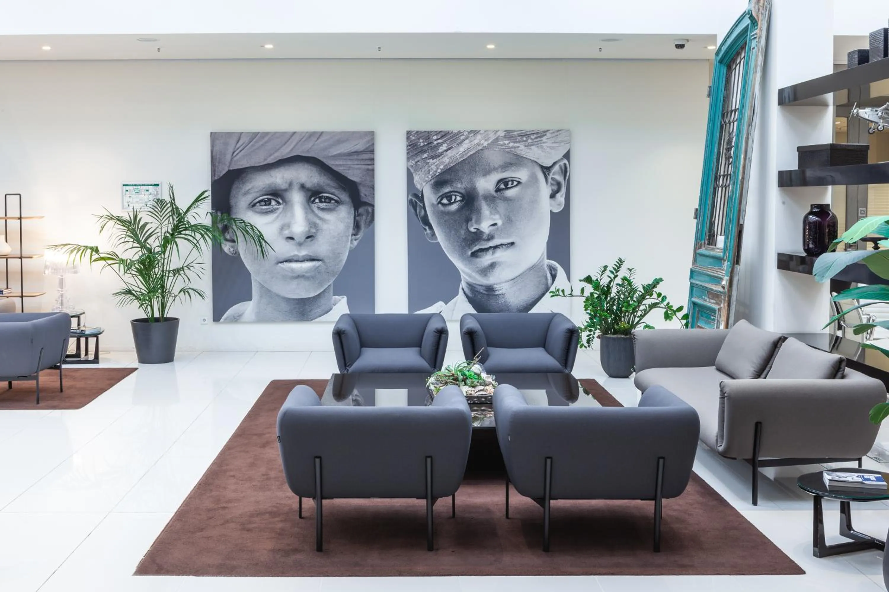 Lobby or reception in H10 Berlin Ku'Damm