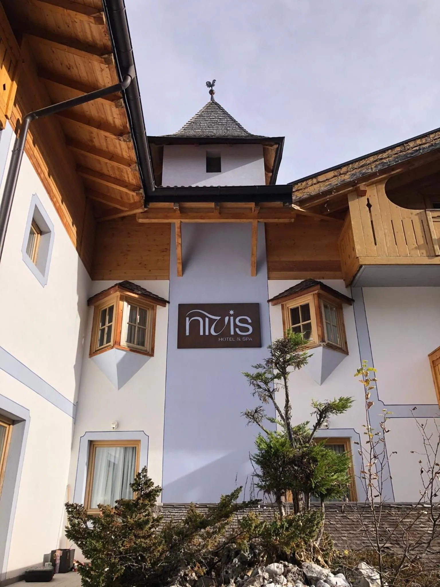 Nivis Hotel