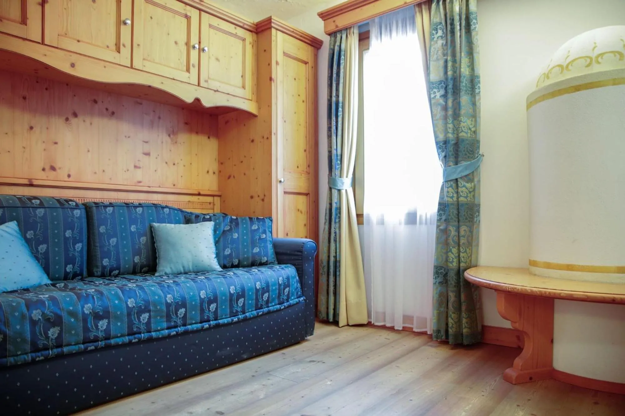 Nivis Hotel