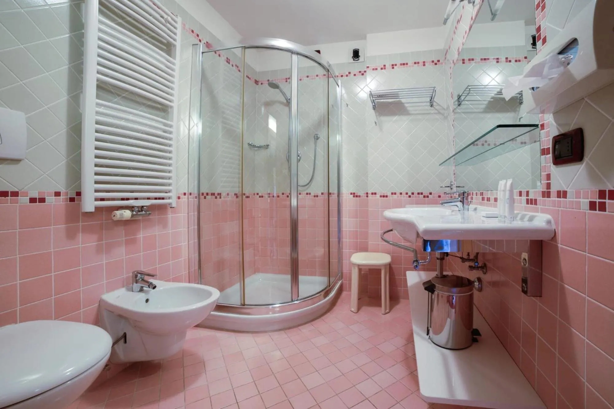 Nivis Hotel