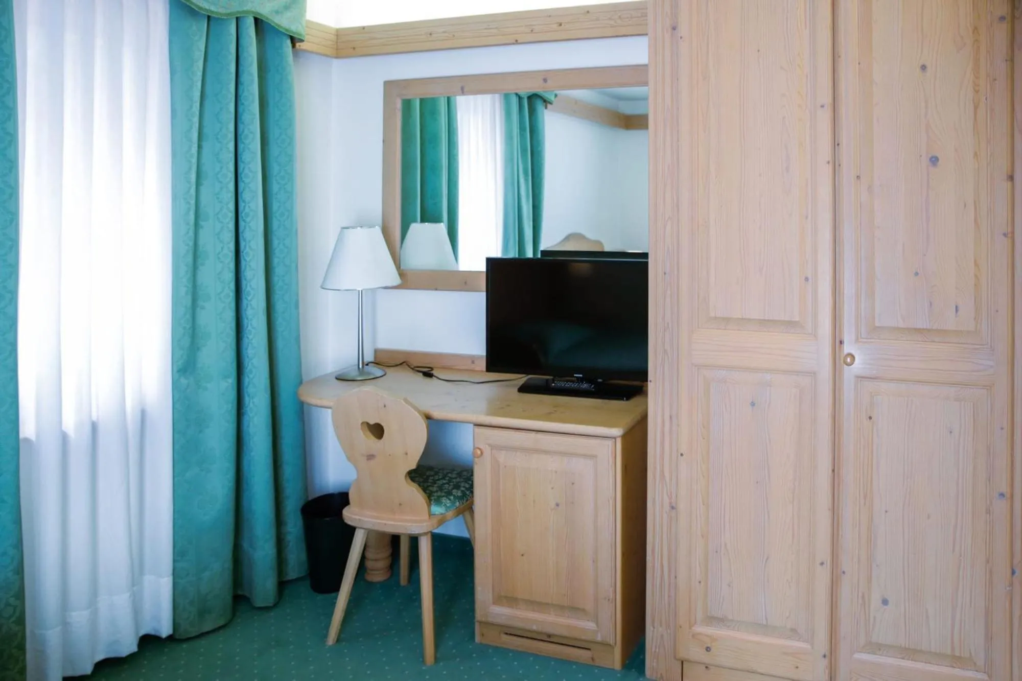 Nivis Hotel