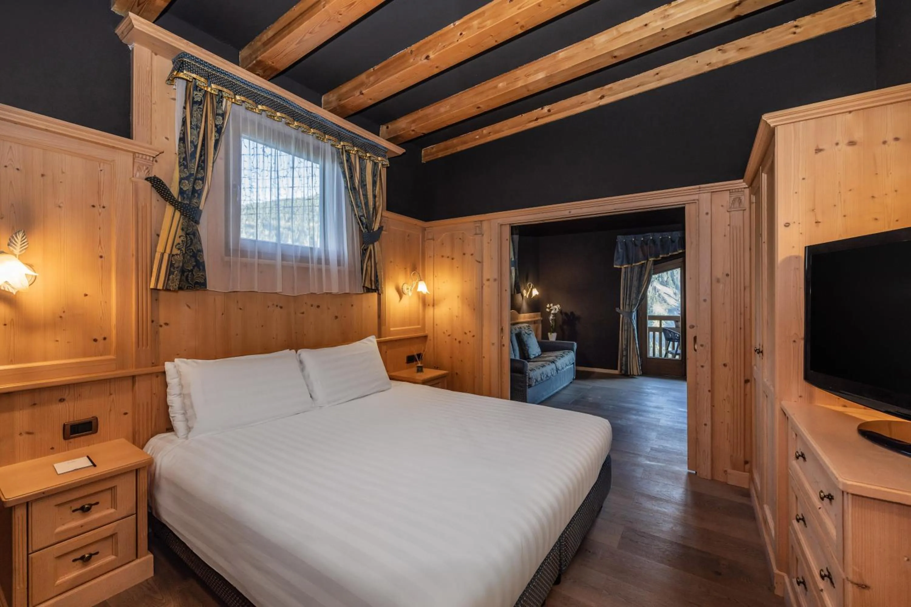 Bedroom, Bed in Hotel Chalet Al Foss - Adults Only