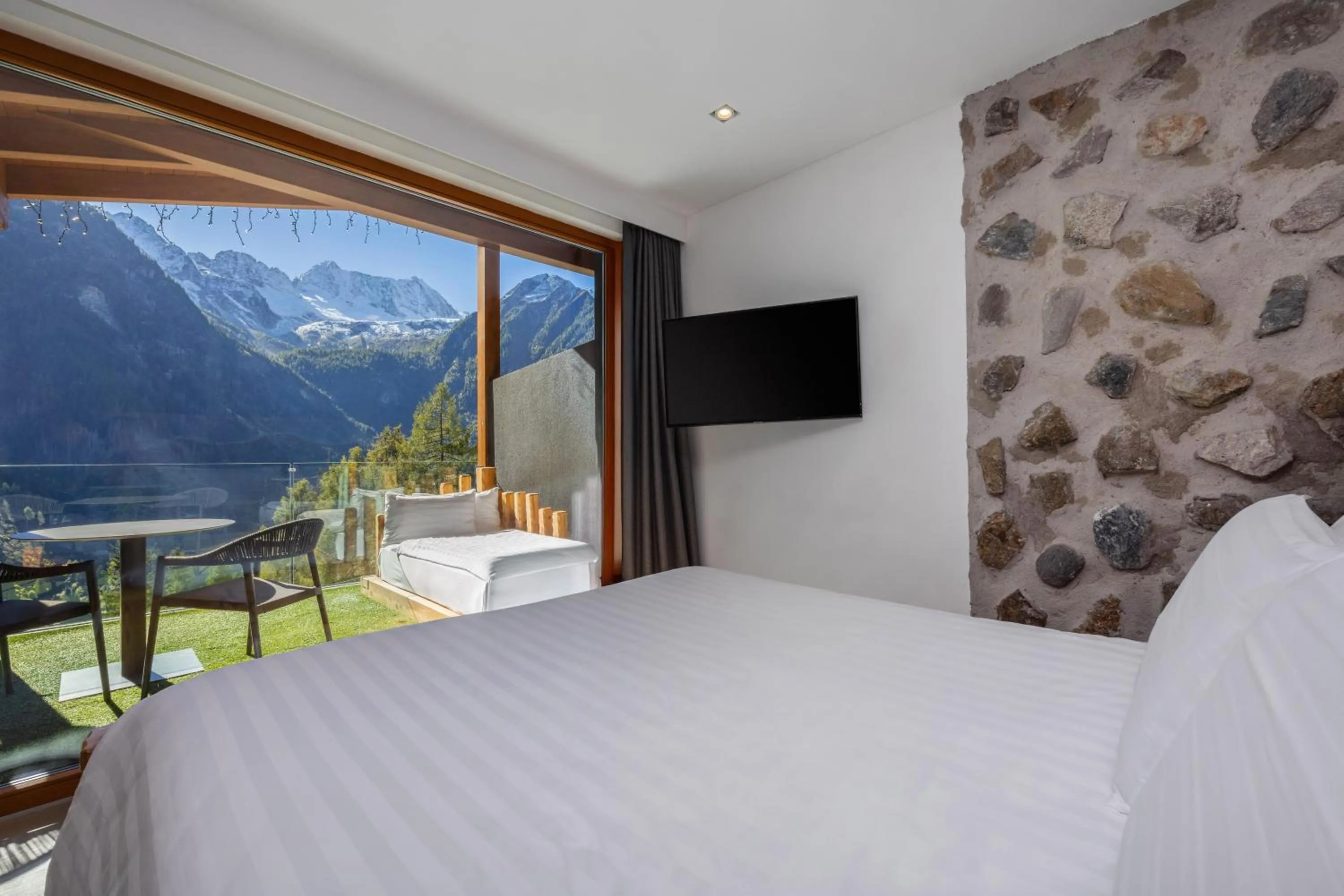 Bedroom, Bed in Hotel Chalet Al Foss - Adults Only