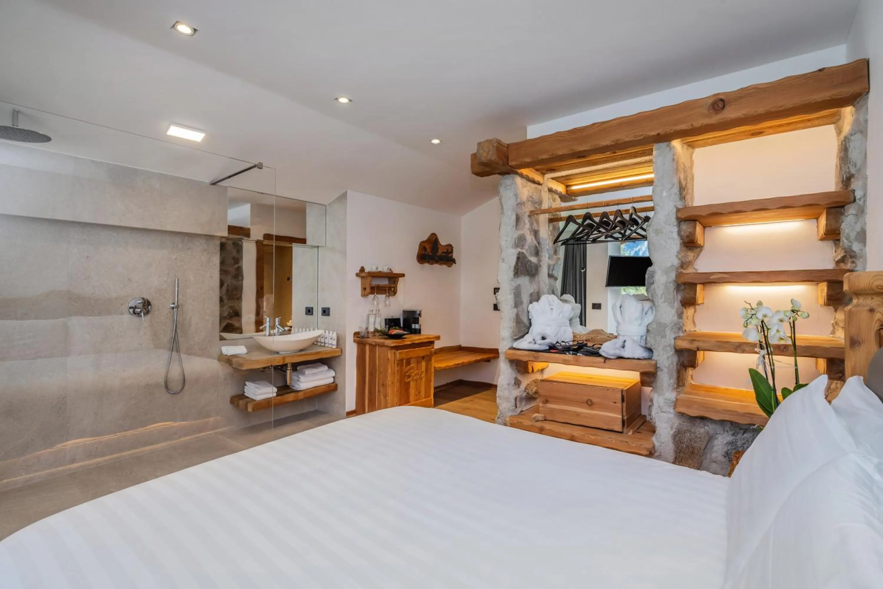 Bedroom, Bed in Hotel Chalet Al Foss - Adults Only