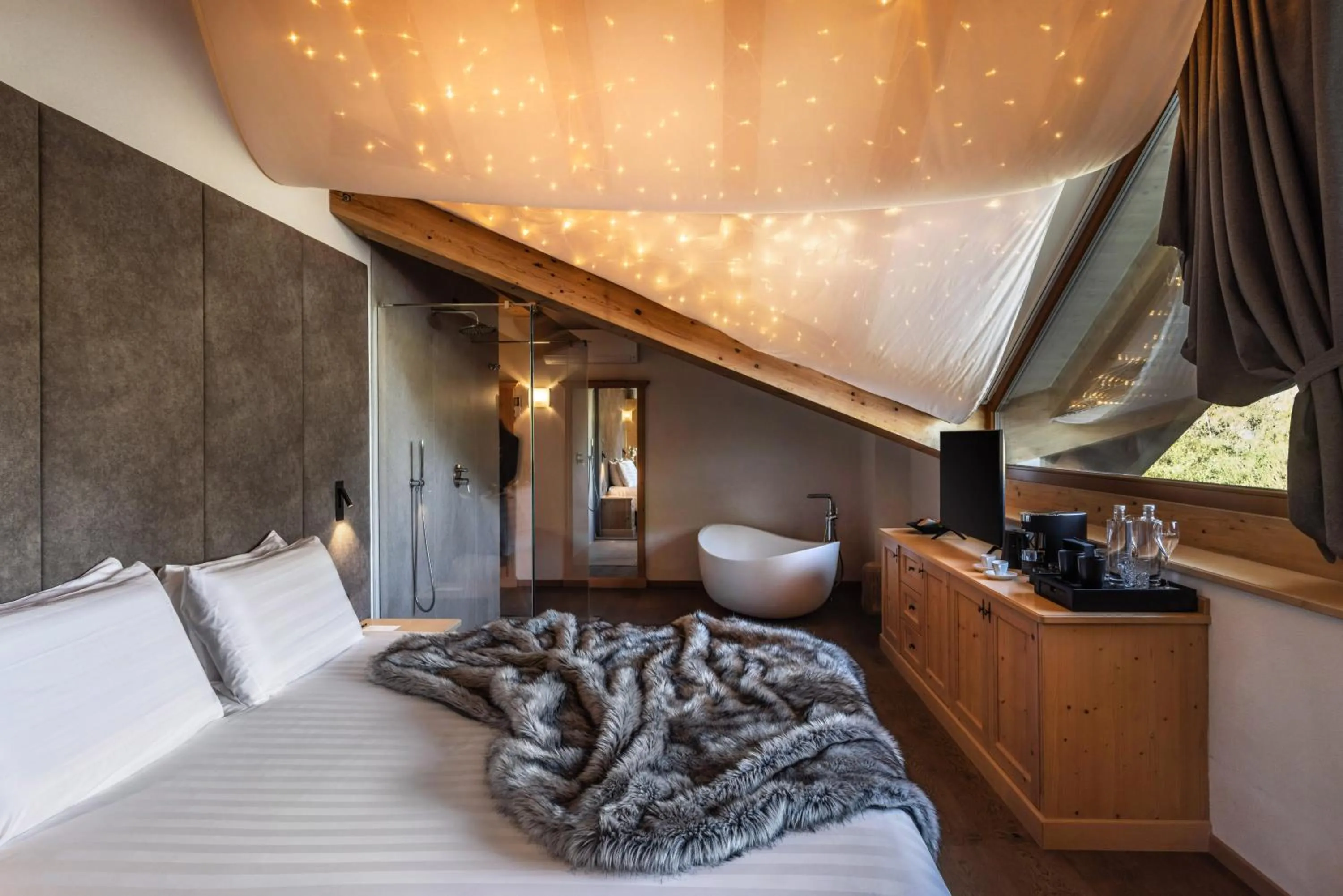 Bedroom, Bed in Hotel Chalet Al Foss - Adults Only