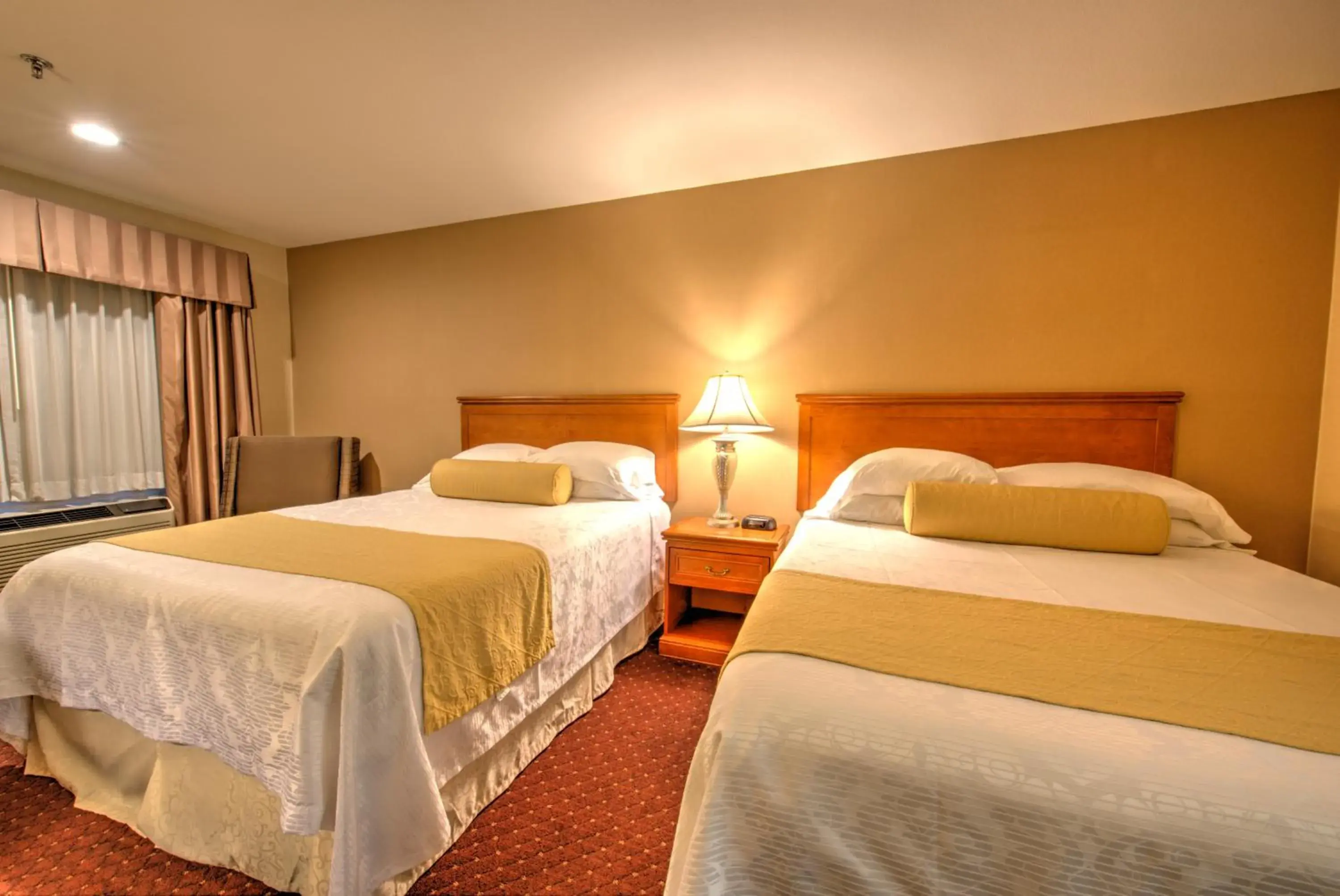 Queen Room with Two Queen Beds in Burbank Inn and Suites Queen Room with Two Queen Beds in Burbank Inn and Suites
