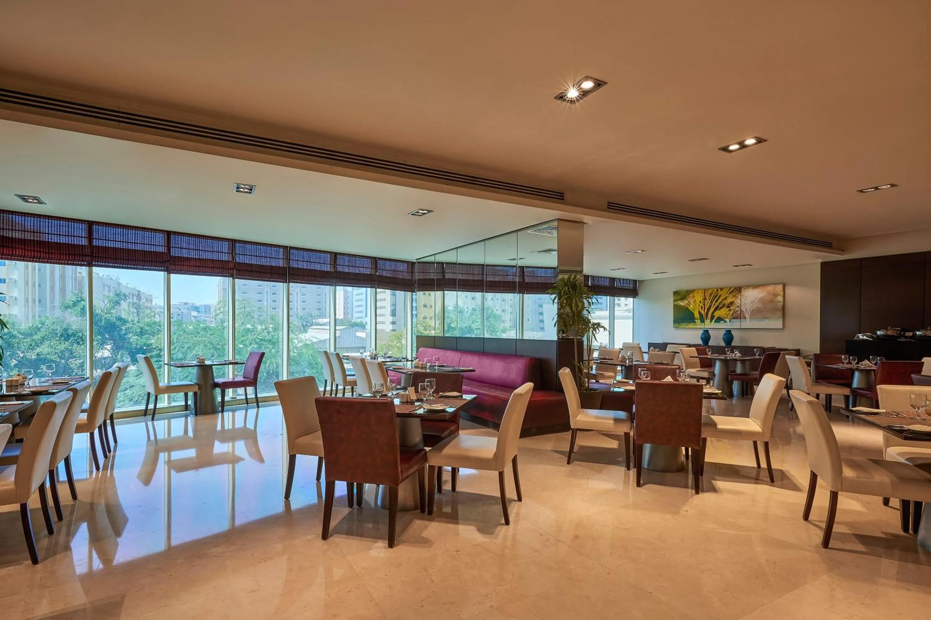 Restaurant/places to eat in Safir Hotel Doha