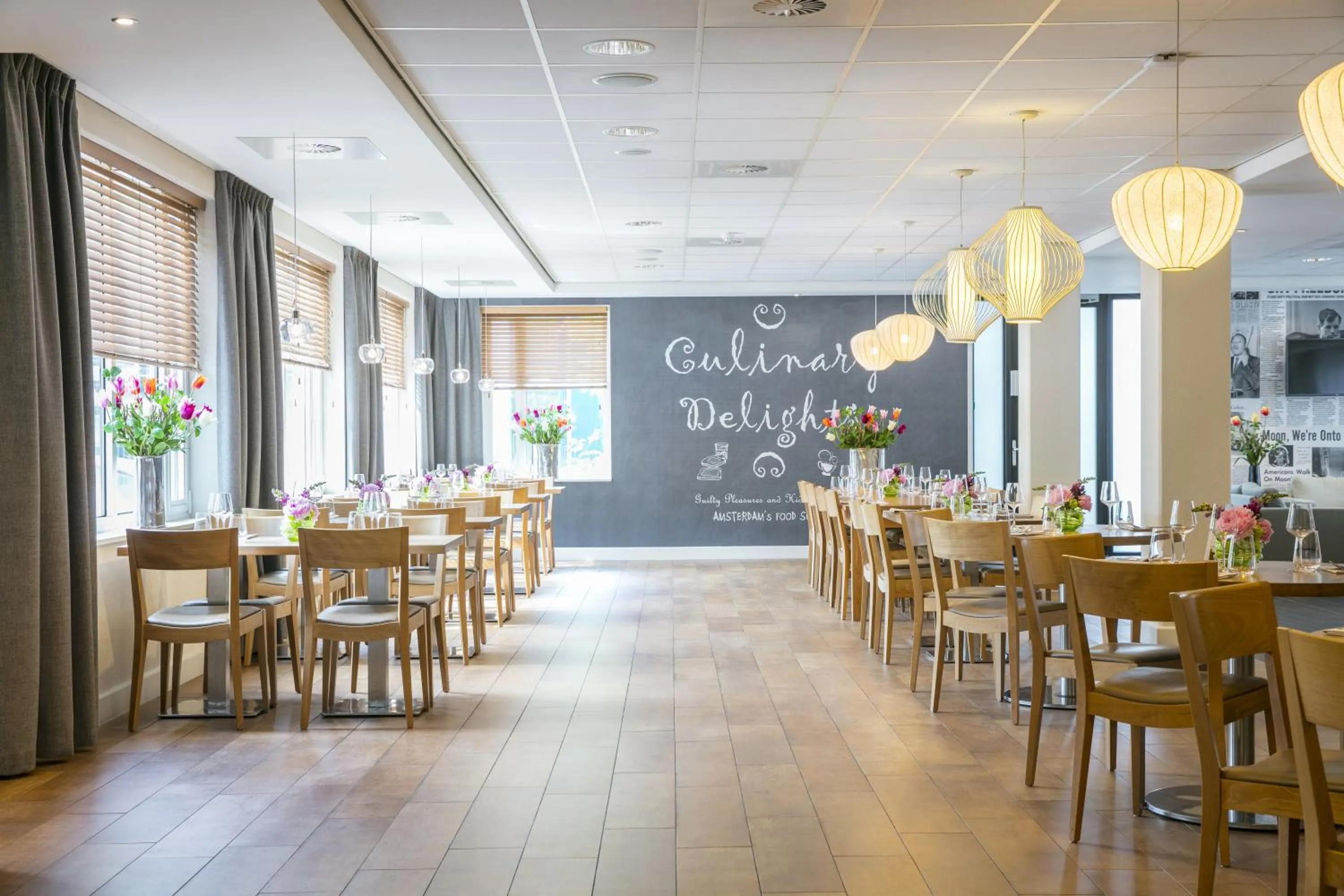 Restaurant/places to eat in Holiday Inn Express Amsterdam - Schiphol by IHG