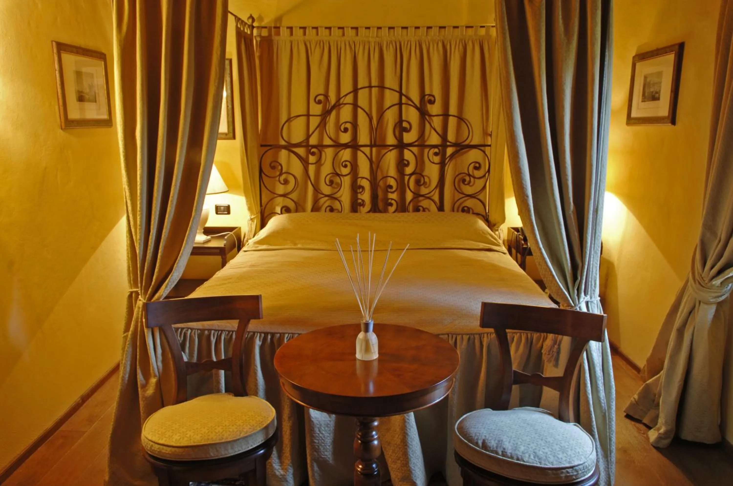 Bedroom, Bed in Hotel Torre di San Martino