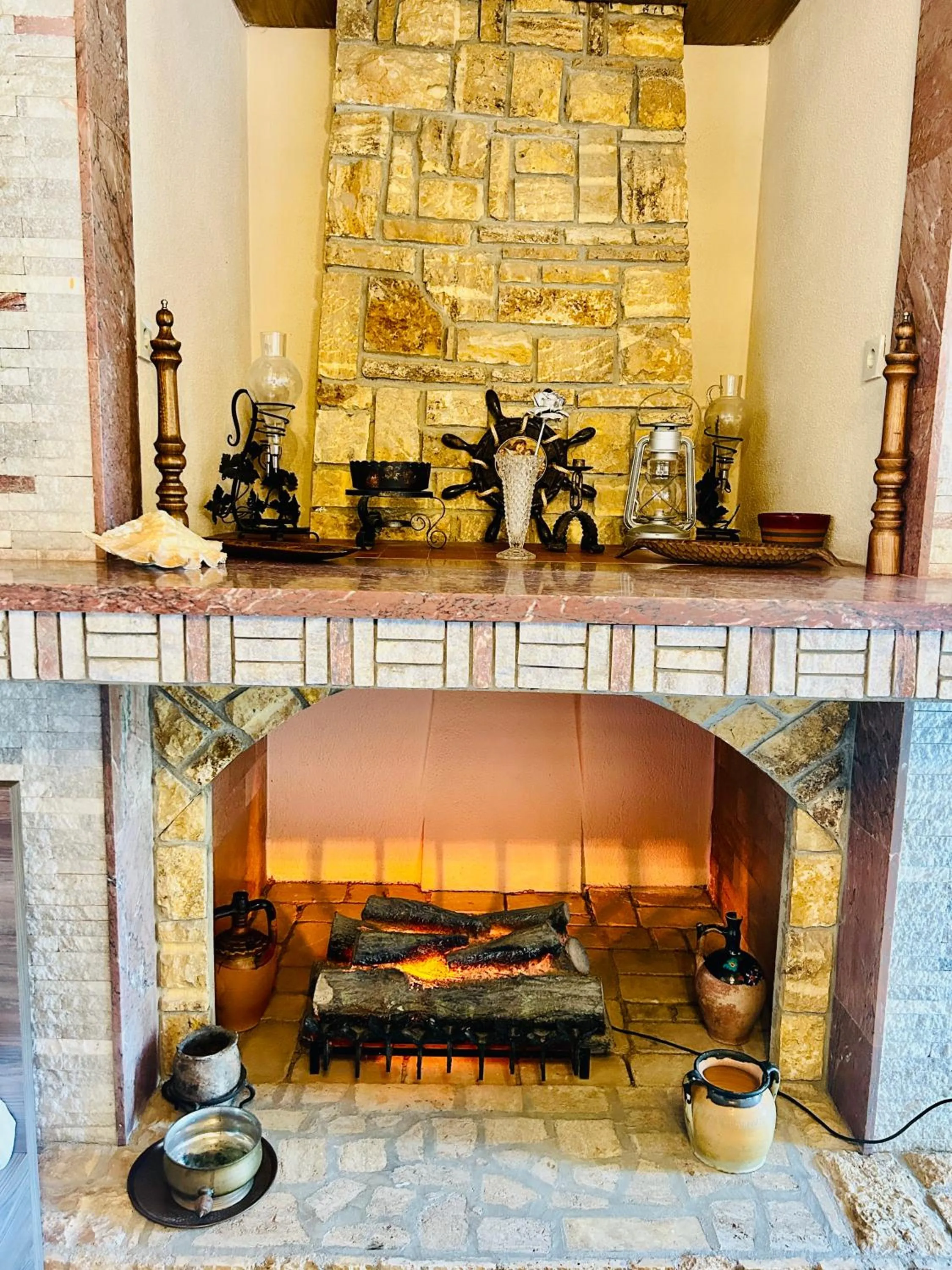 Text overlay in Hotel Lagadin