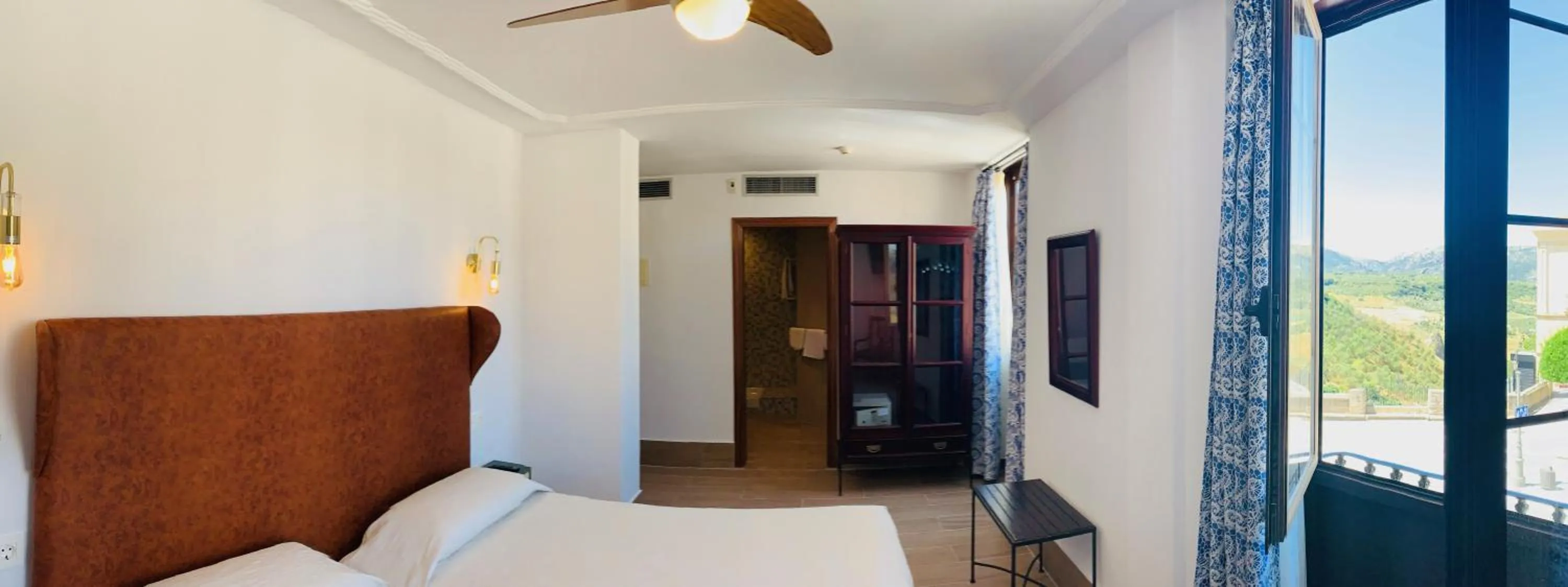 Communal lounge/ TV room, Bed in Hotel Don Miguel