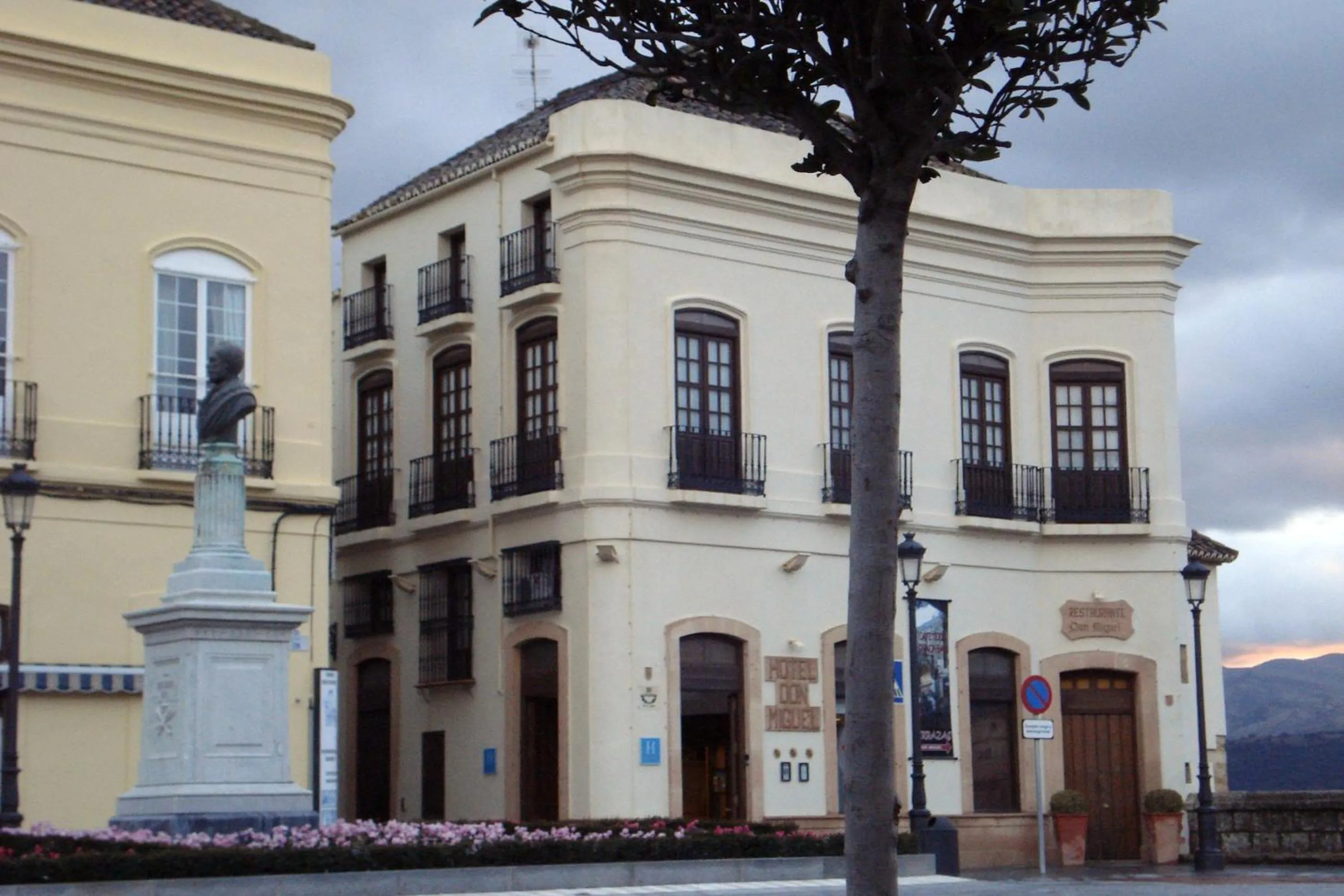 Facade/entrance in Hotel Don Miguel